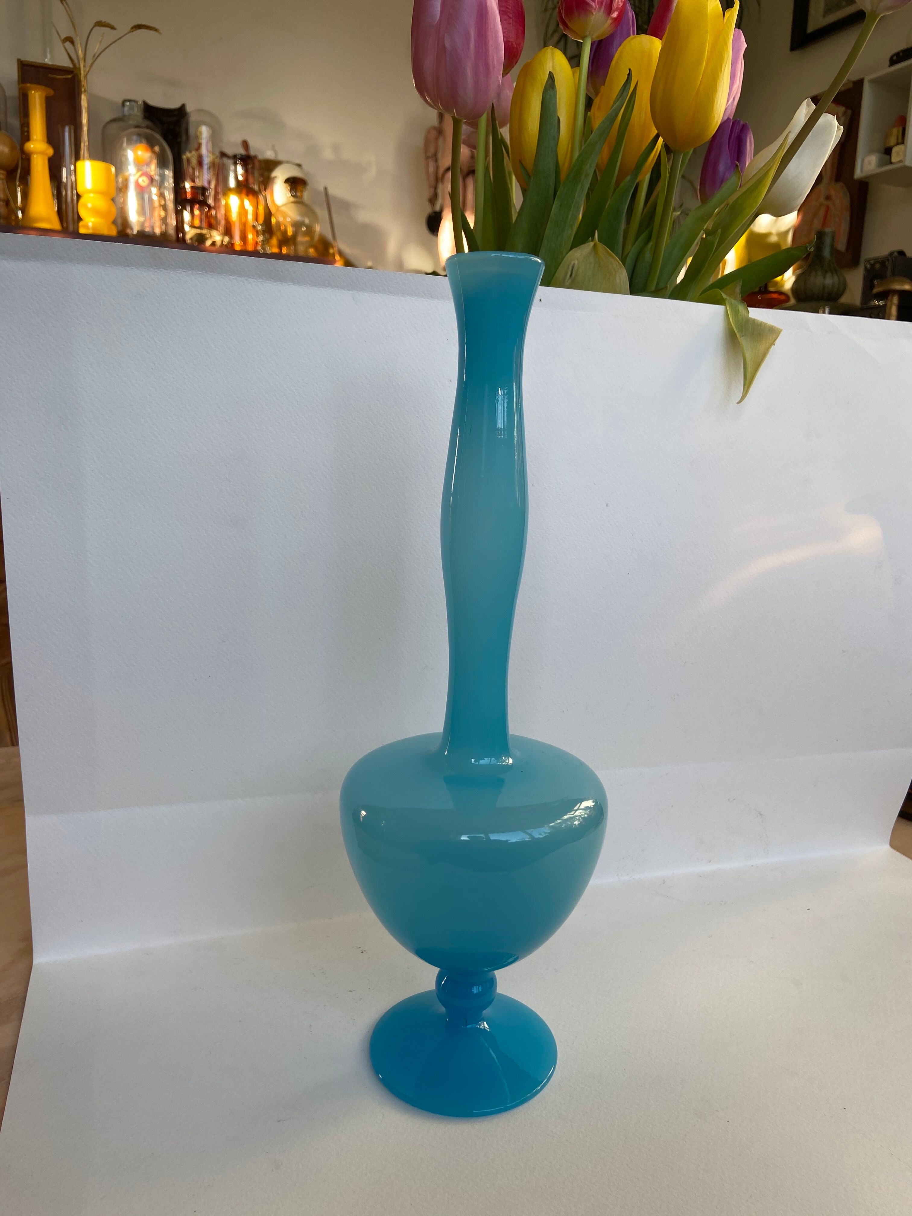 Opalin glass soliflore