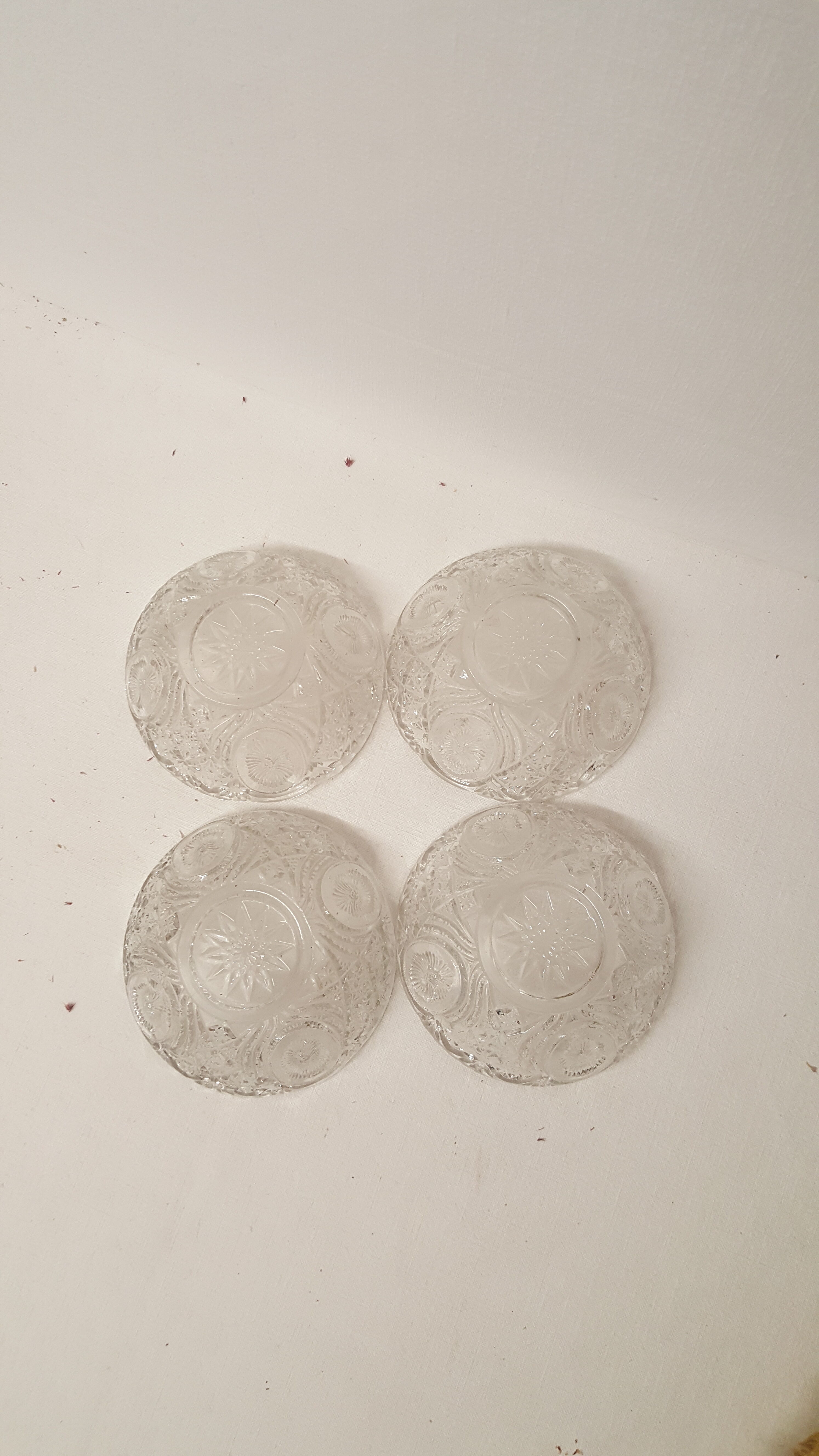 Set of 4 chiseled glass cups