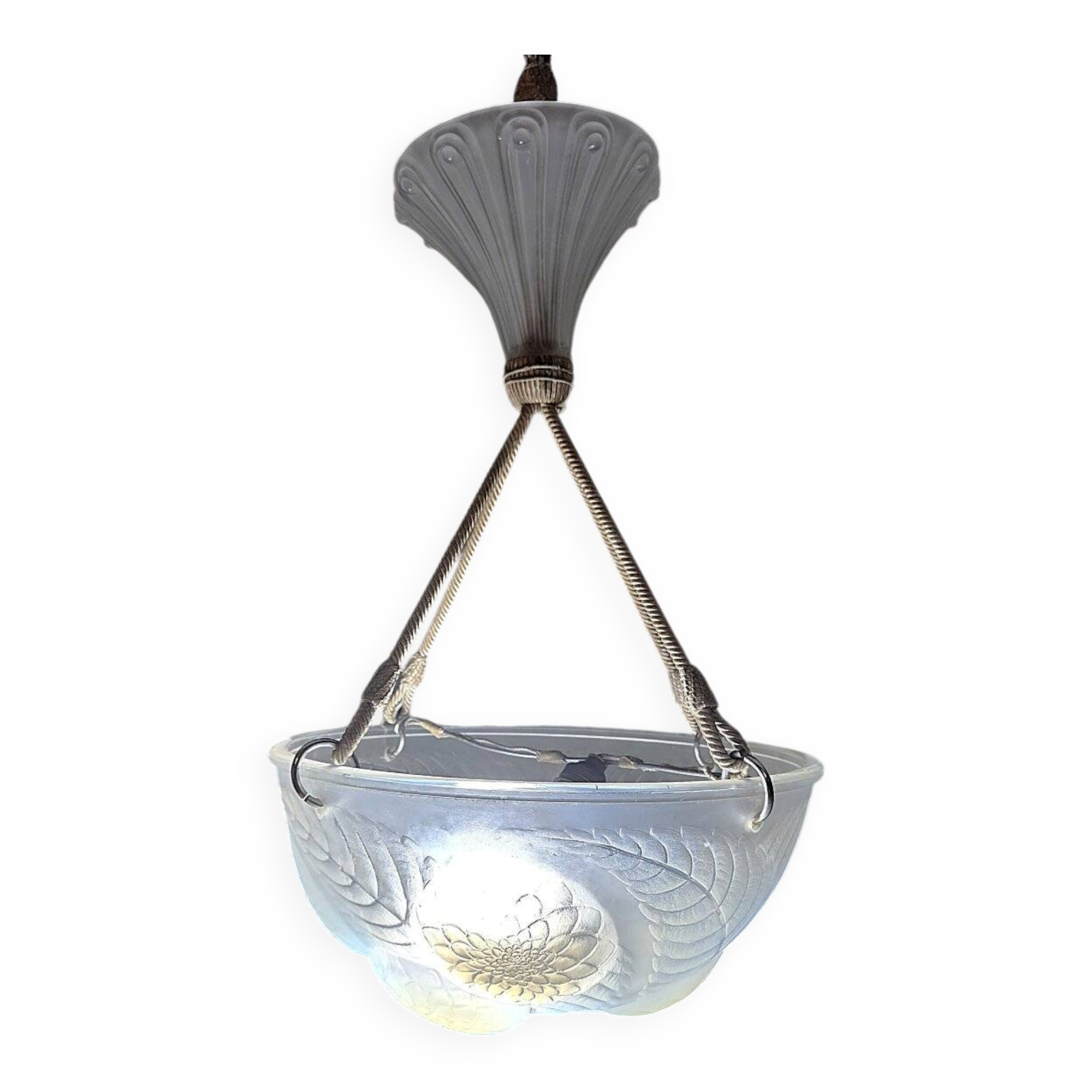 René Lalique, suspension, lustre opalescent, "Dalhias", signée, excellent état.