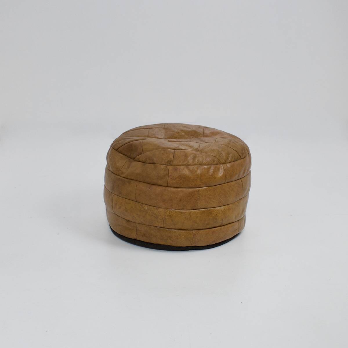 Round leather pouf De Sede from the 1970s.