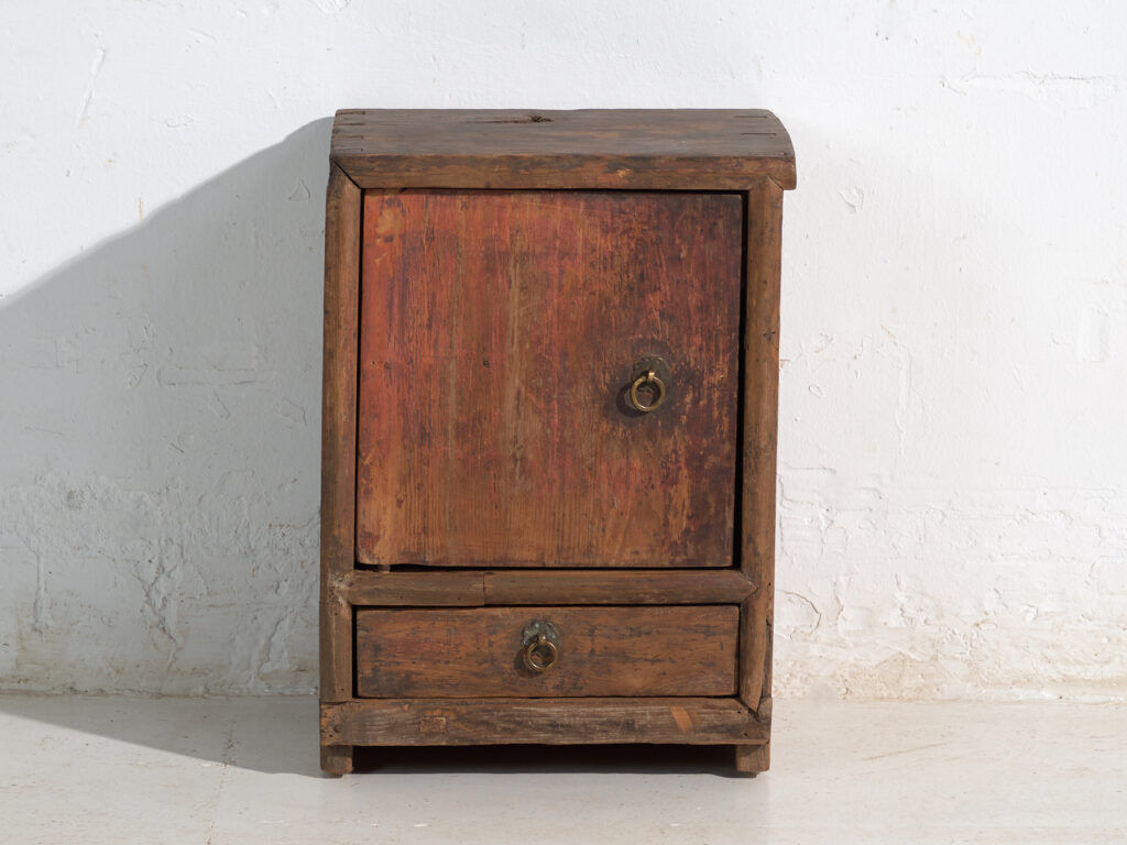 Petit meuble ancien chinois en bois peint – Chine, vers 1900
