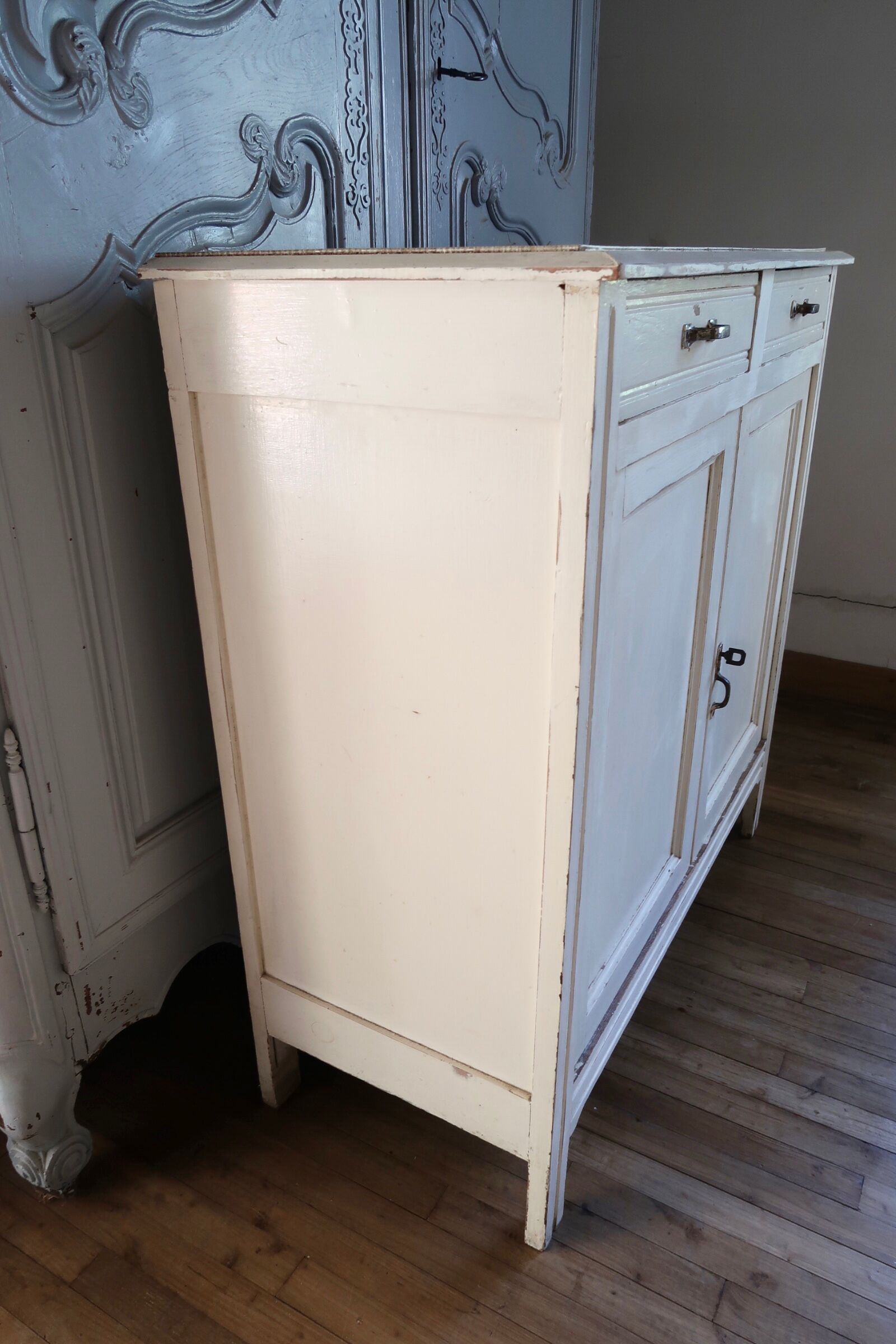 Parisian buffet in white wood