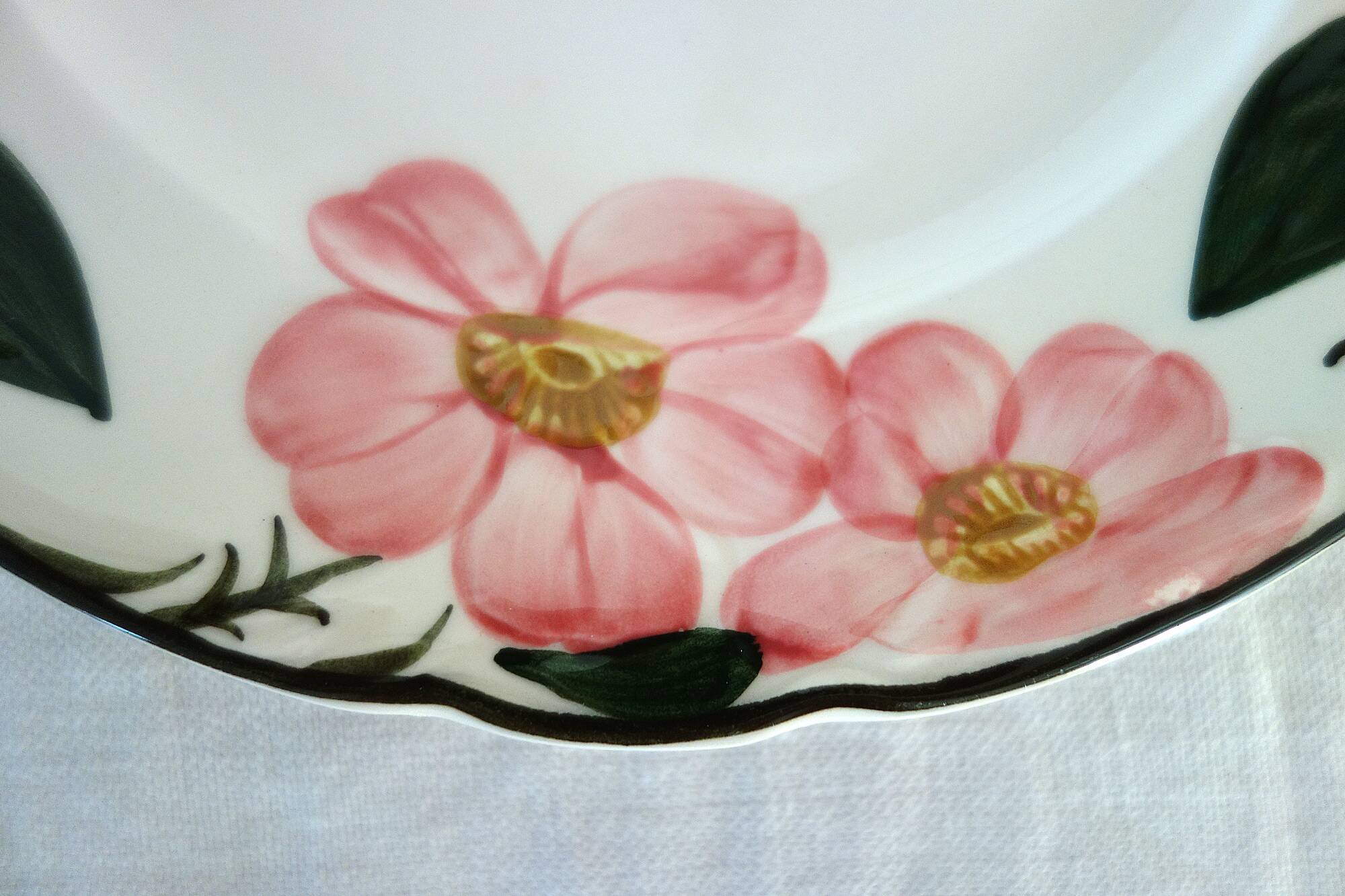 8 assiettes plates Villeroy & Boch "Wild rose", 1970