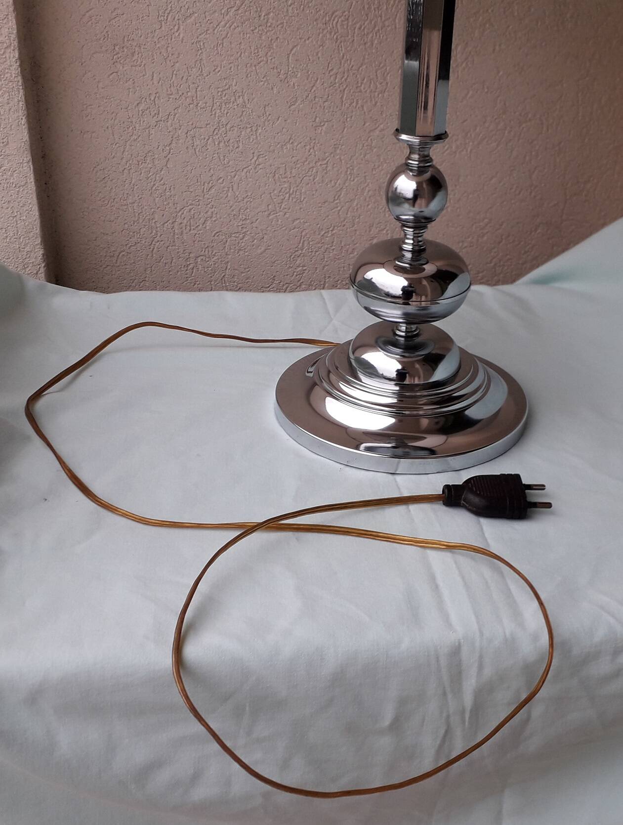 Lampe en métal chromé