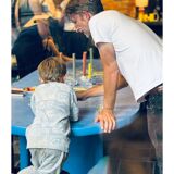 Table in blue lapis lazuli microcement – a custom-made sculptural piece