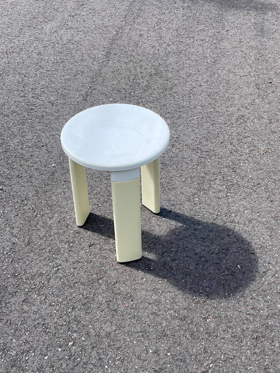Tabouret blanc et beige Tatay 1960