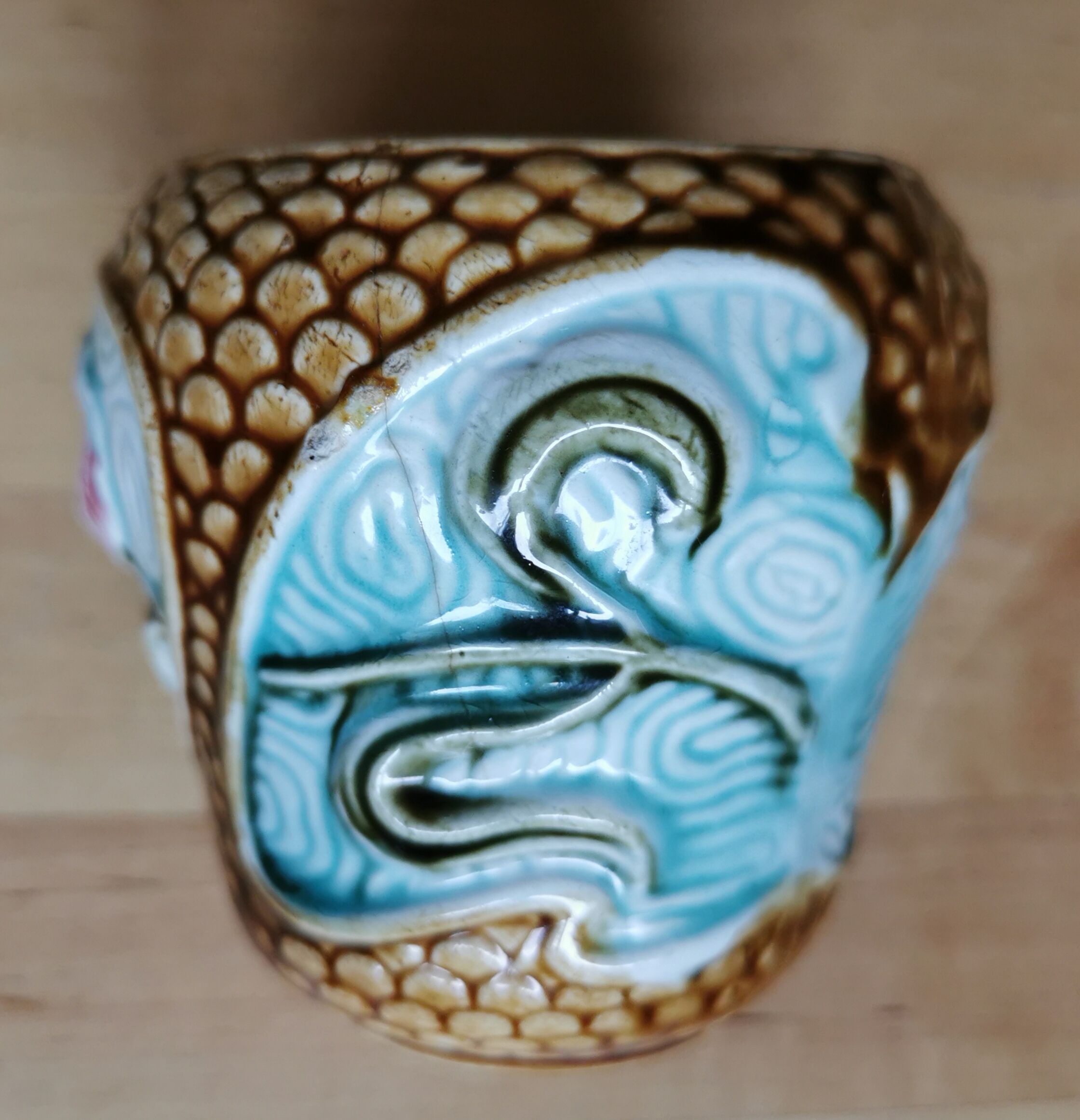 Vases plants in ancient dabbling