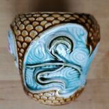 Vases plants in ancient dabbling