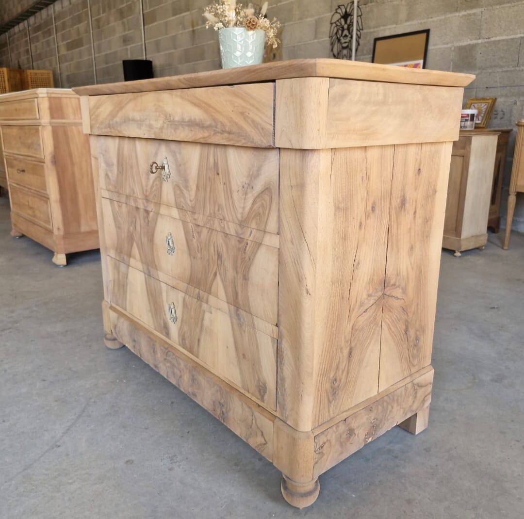 Commode Louis-Philippe en noyer – entièrement aérogommée