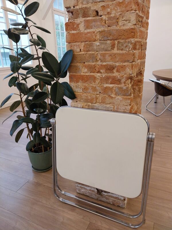 Table Platone et chaise Plia blanches – Anonima Castelli