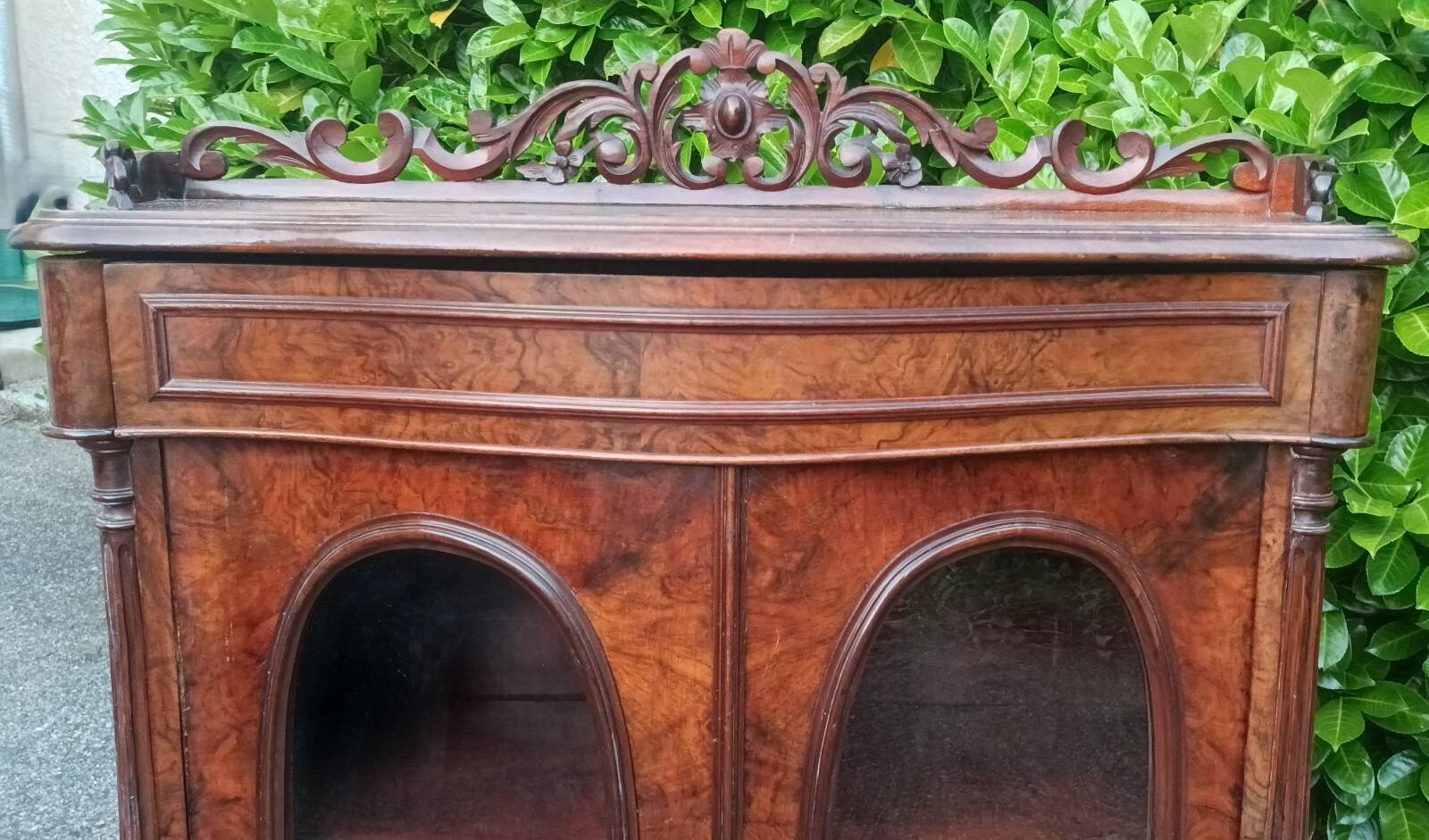 Napoleon III period display cabinet in rosewood.