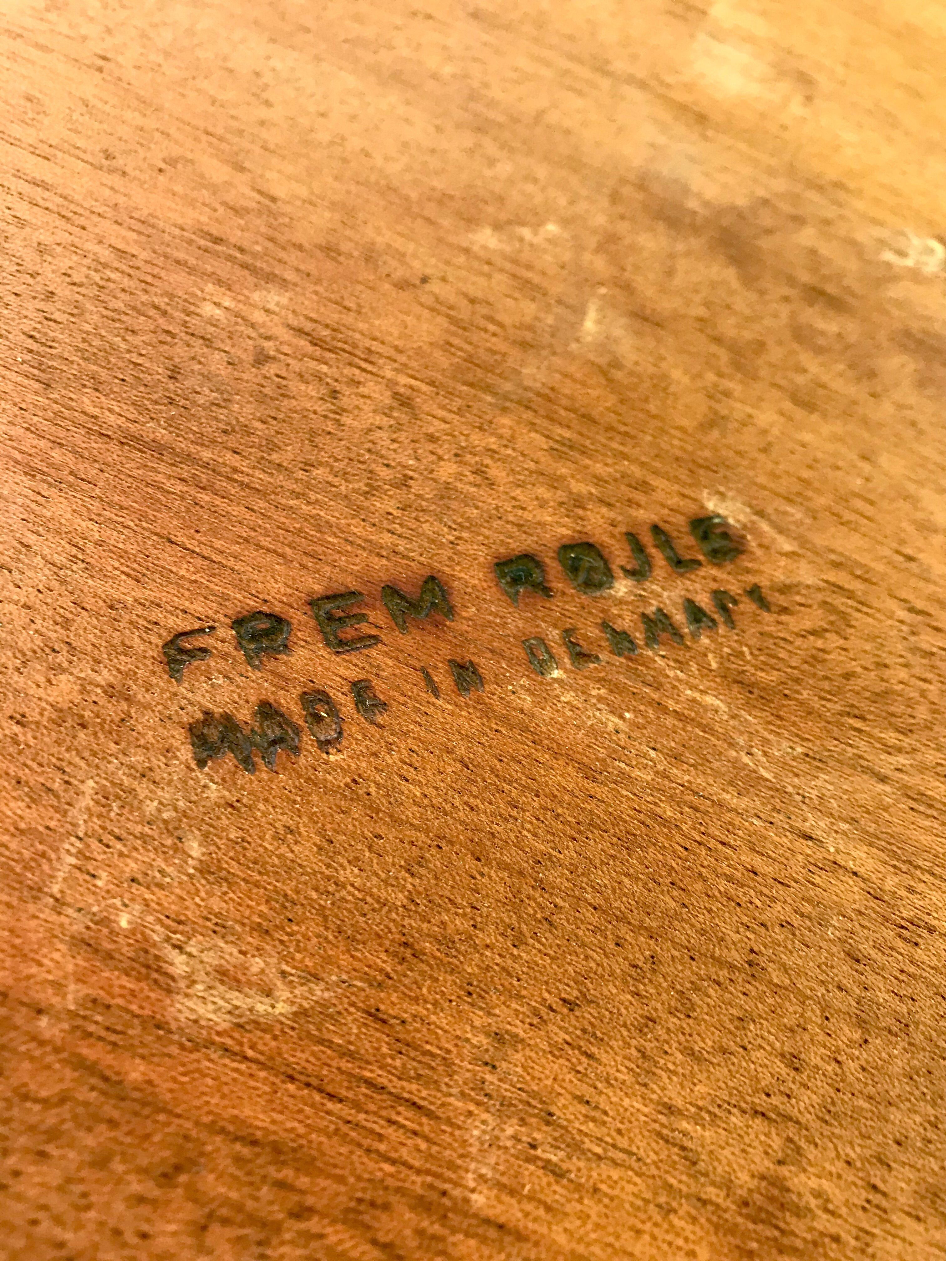 Table and 2 chairs Hans Olsen