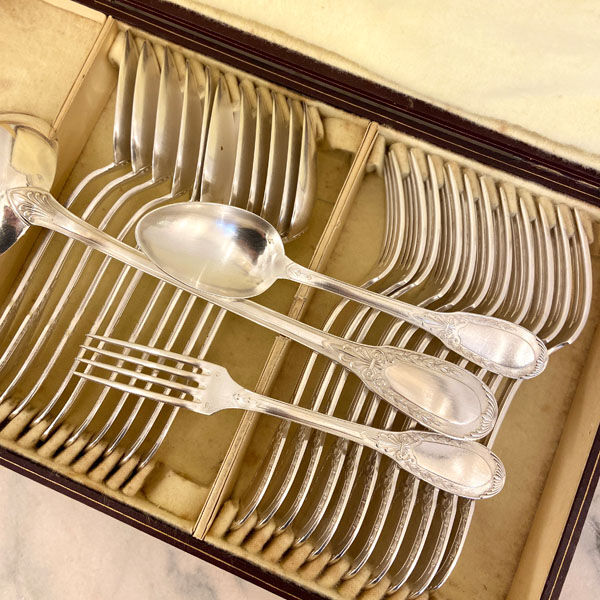 25-piece cutlery set