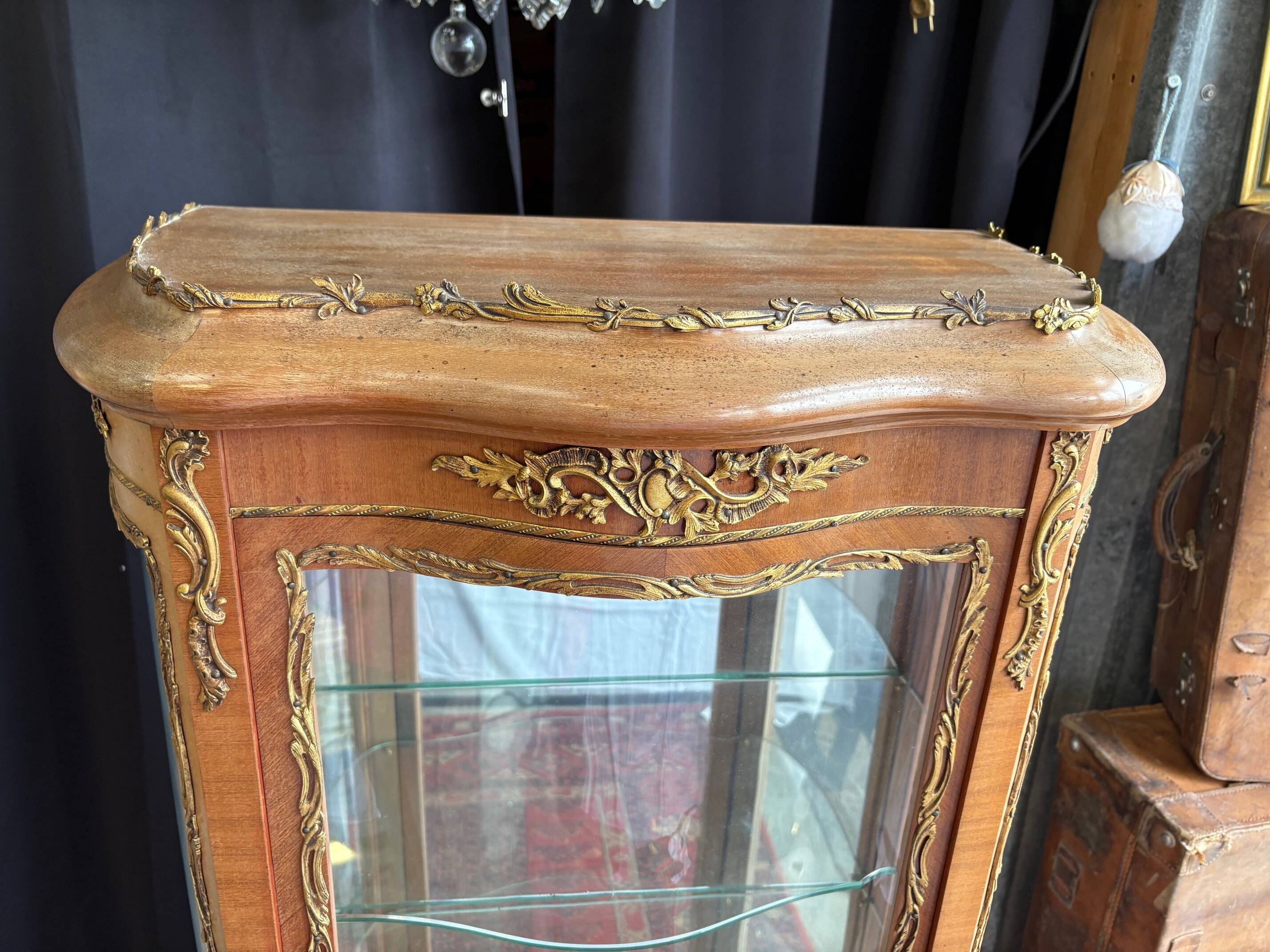 Louis XV/Transition style display cabinet in wood and gilt bronze