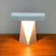 Lampe de table tole minimaliste italienne de l'âge spatial du milieu du siècle par G. Grego, années 1960.
