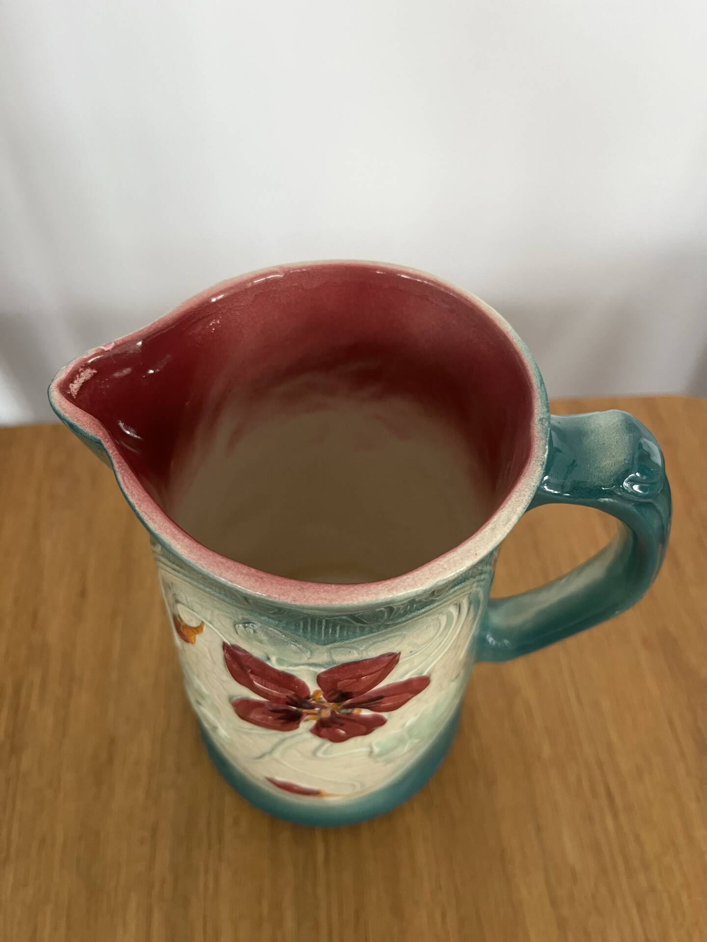 Pichet barbotine Art Nouveau « Capucines »