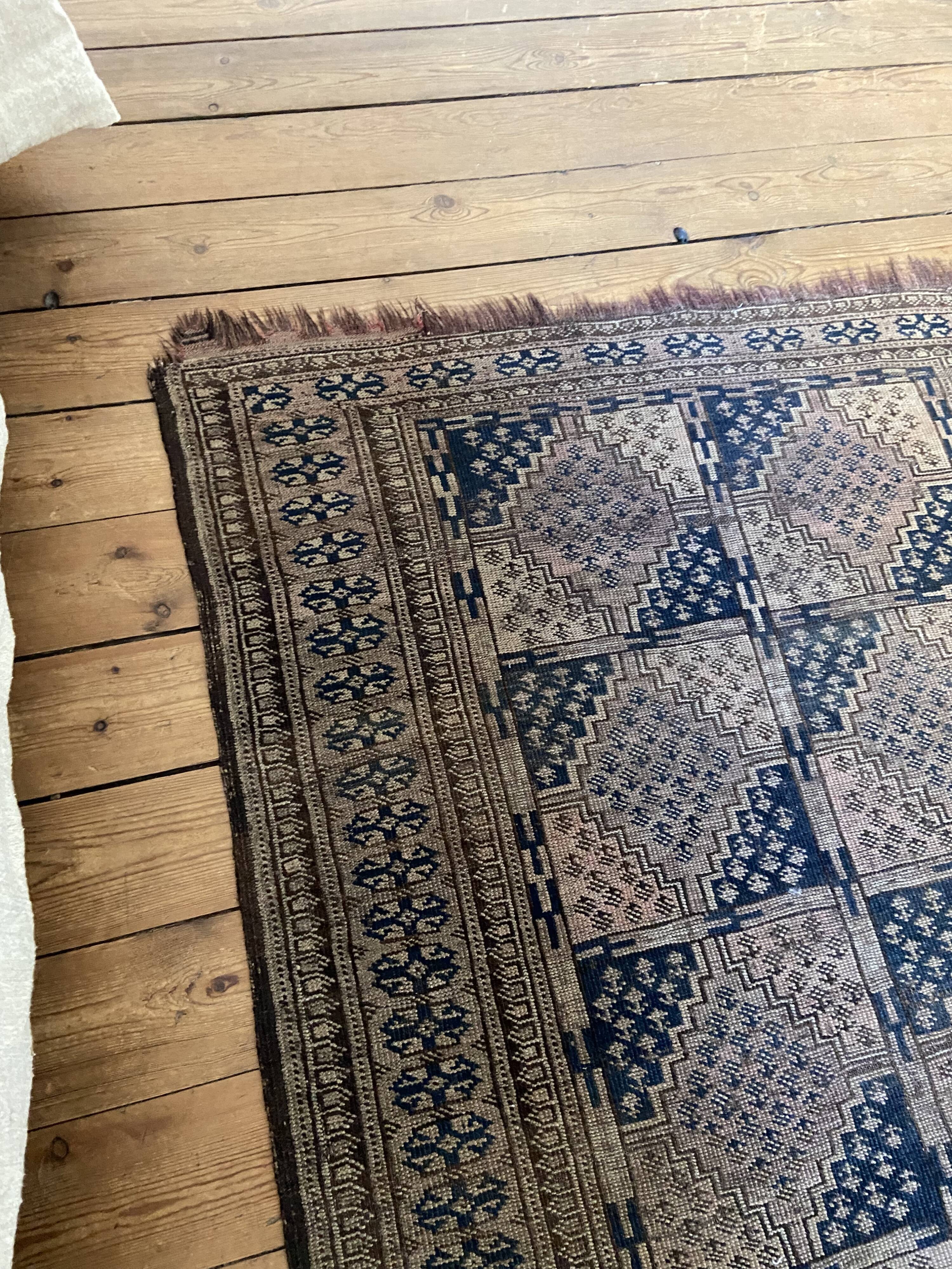 Ancient Persian carpet 150x100cm