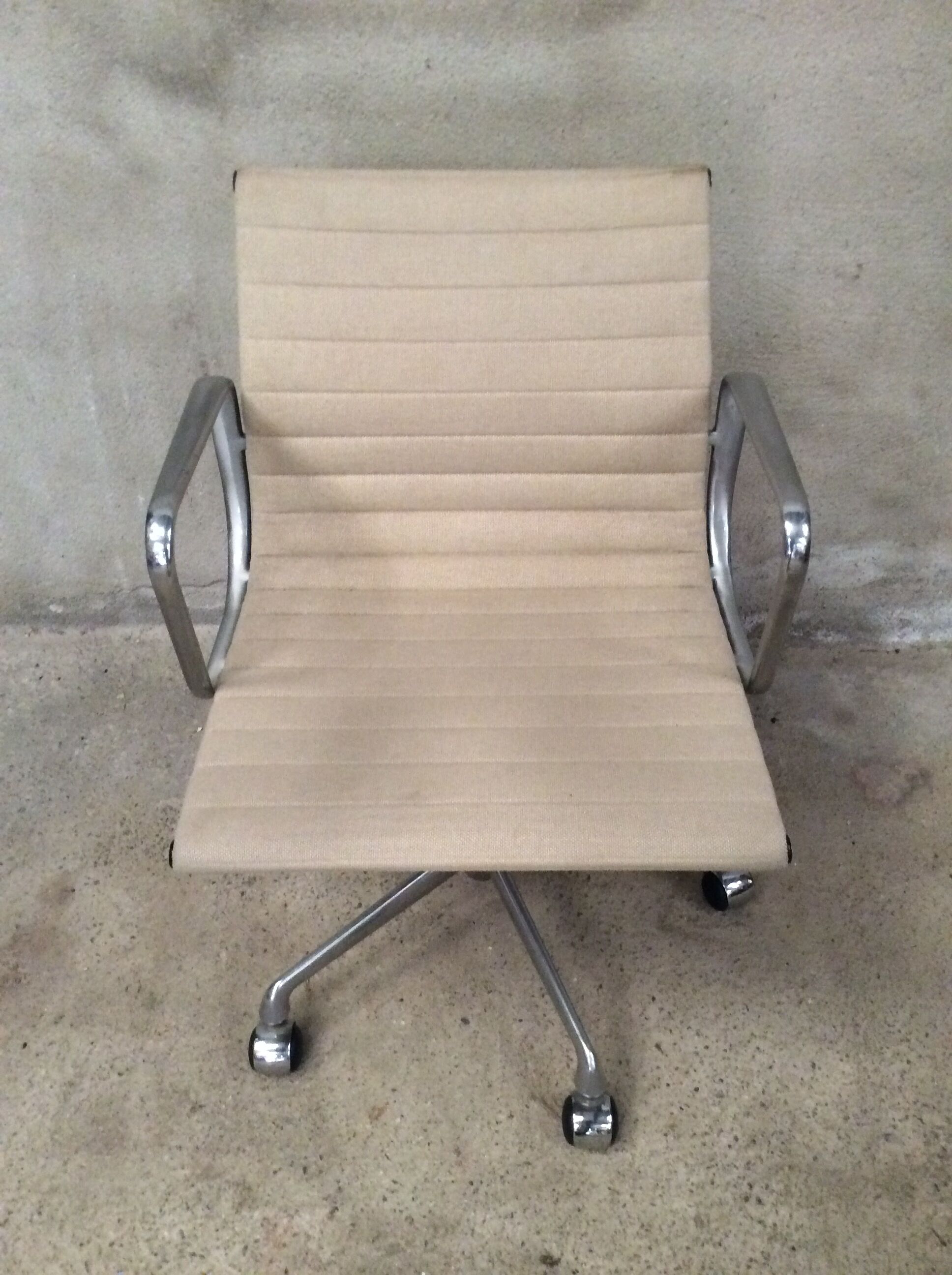 Ea 107 chair by Charles and Ray Eames for Herman Miller 1969
