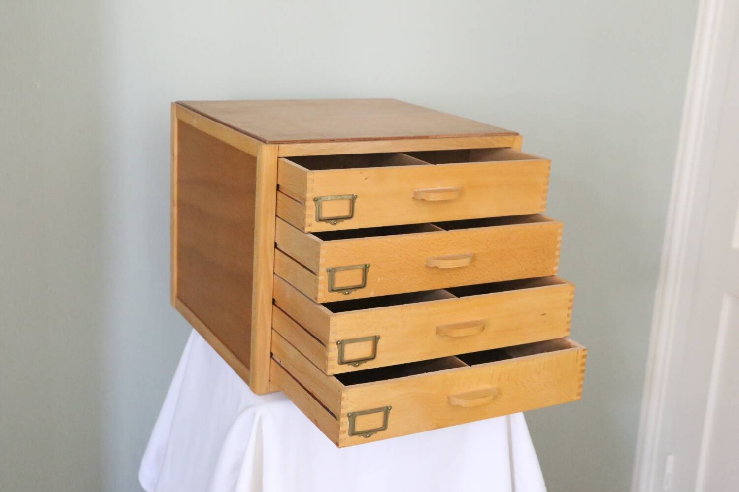 Drawer storage unit