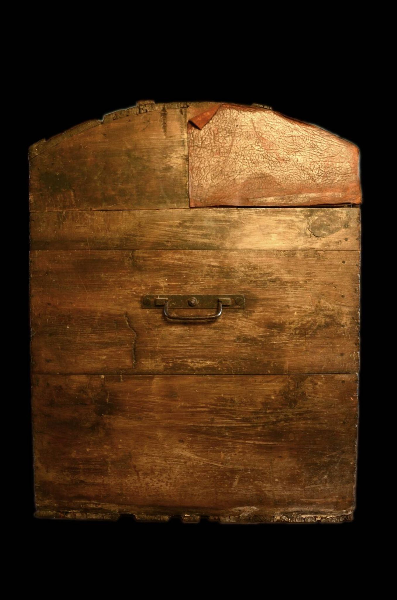 Large antique chest in solid pine and oak