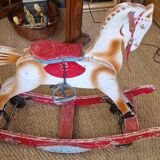 Cheval à bascule en bois