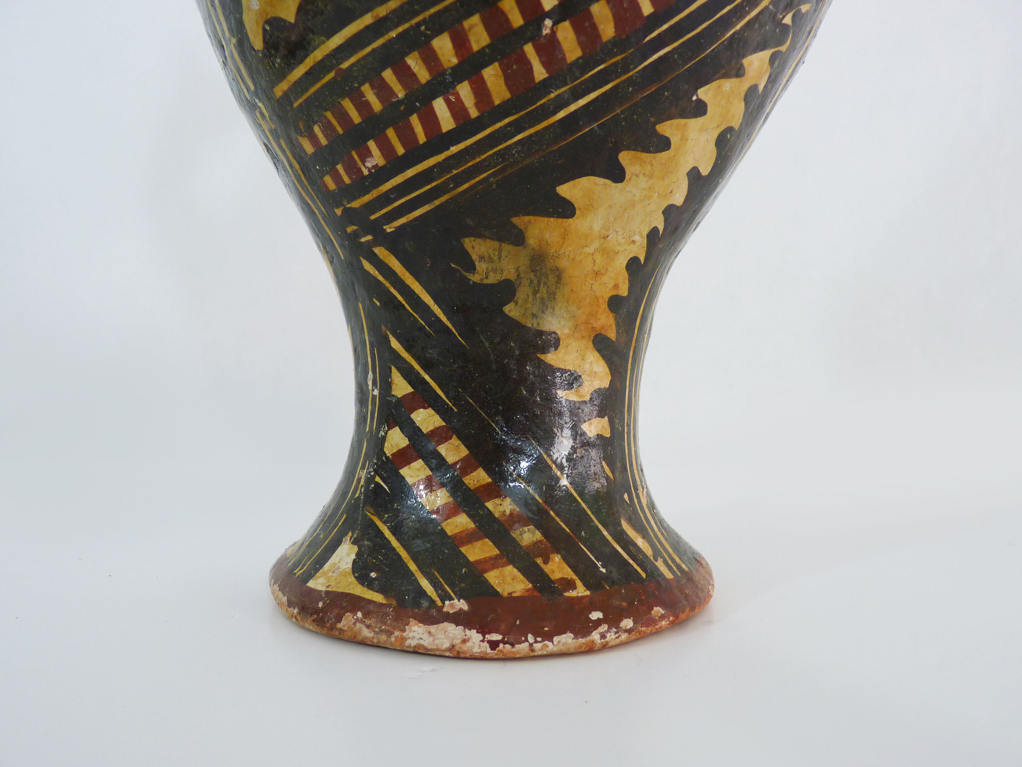 Iddeqi Kabyle pottery, Kabyle amphora,Berbere, Kabyle folk art. Year 50