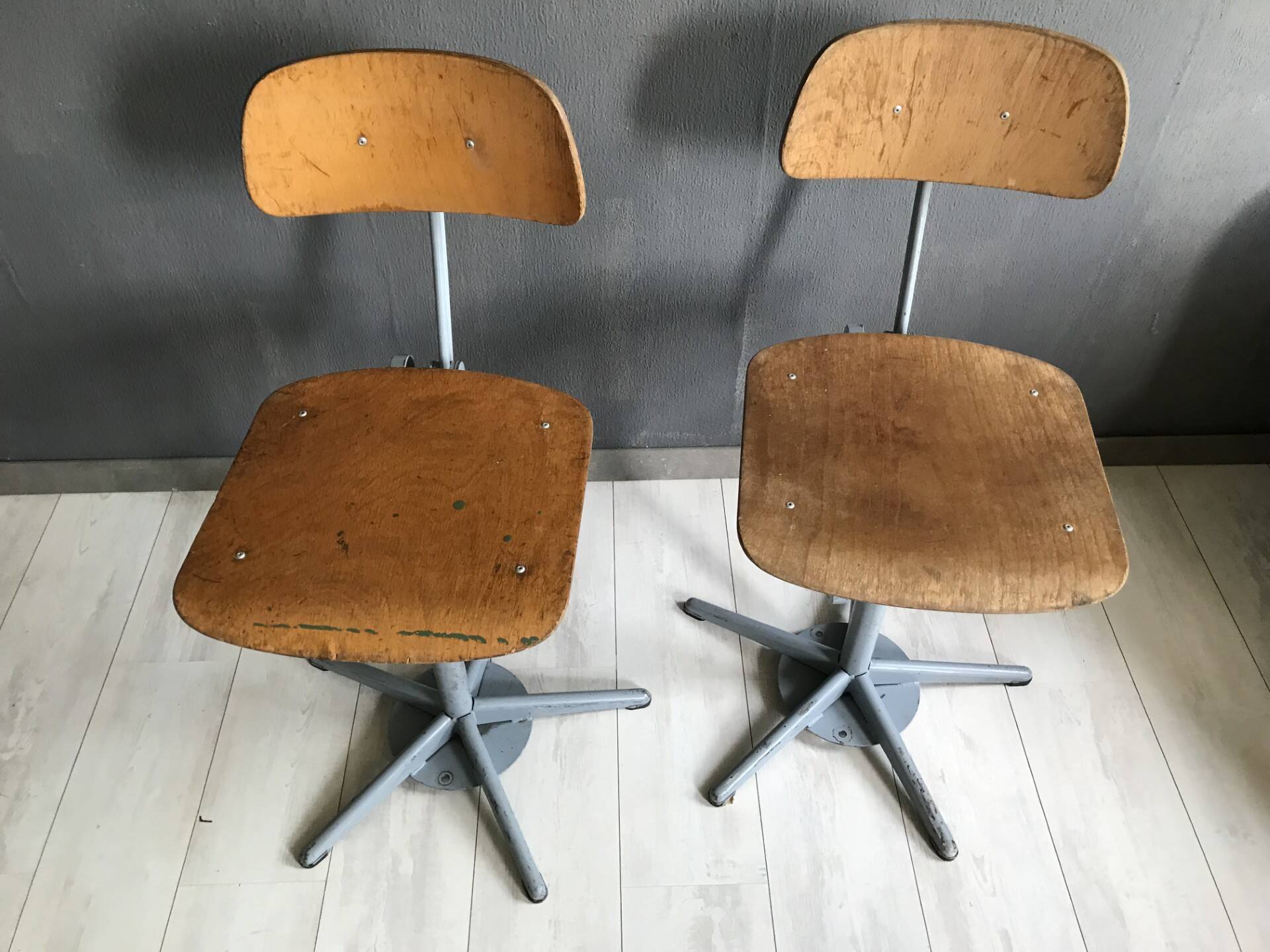 2 x Ahrend task chairs from Cirkelvintage