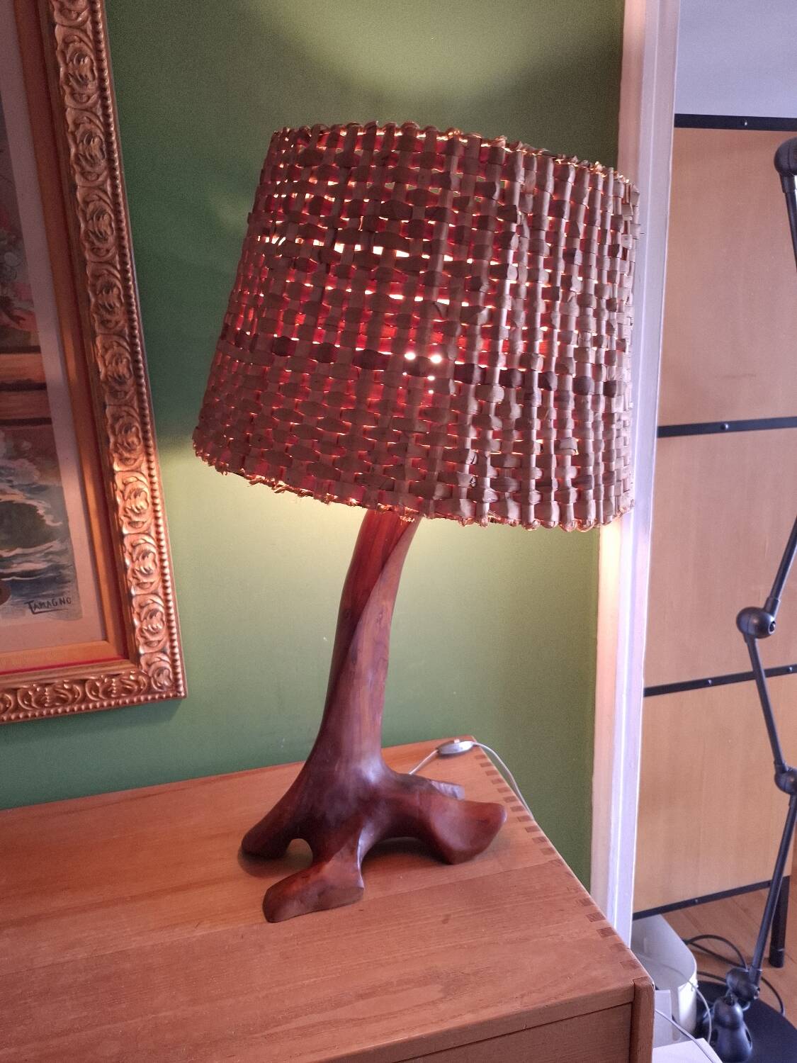 Lampe brutaliste , bois d'olivier