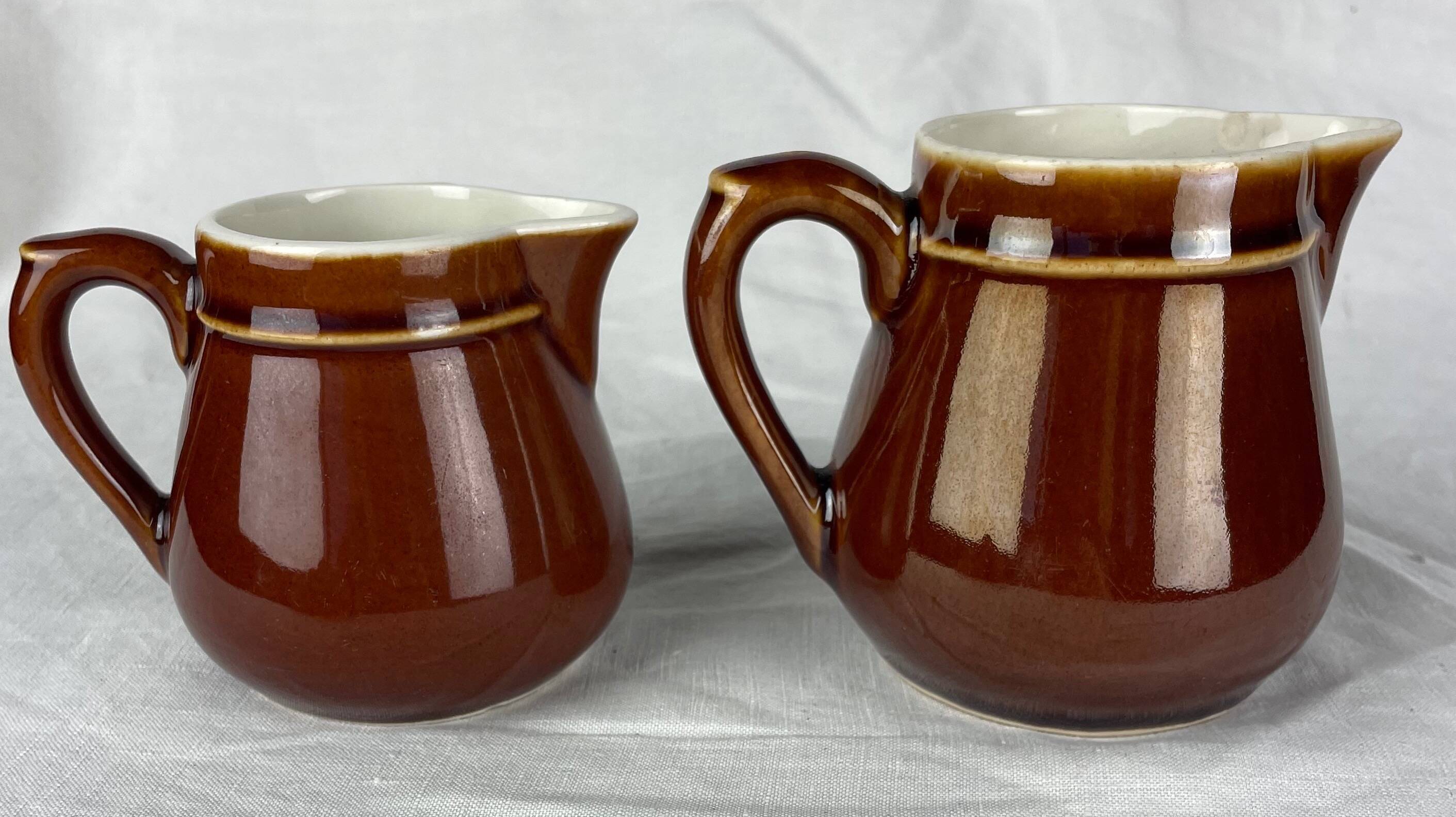 Set of 2 ceramic milk pots