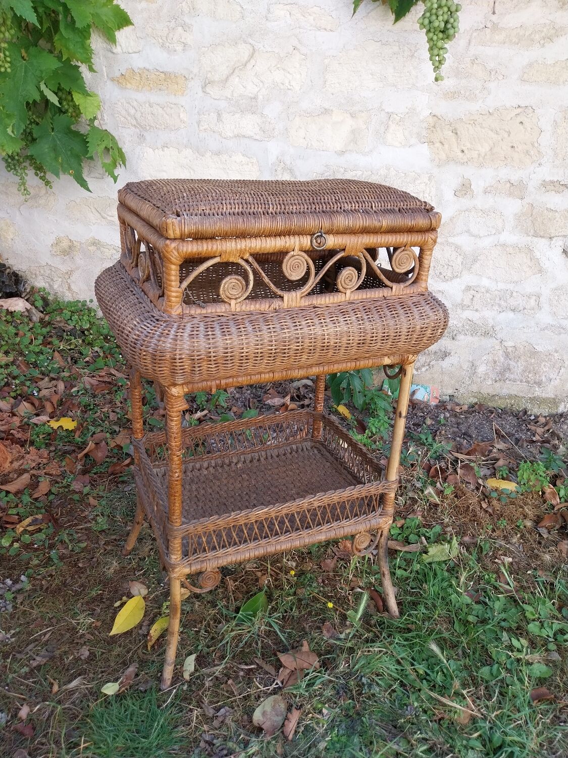 Rattan worker