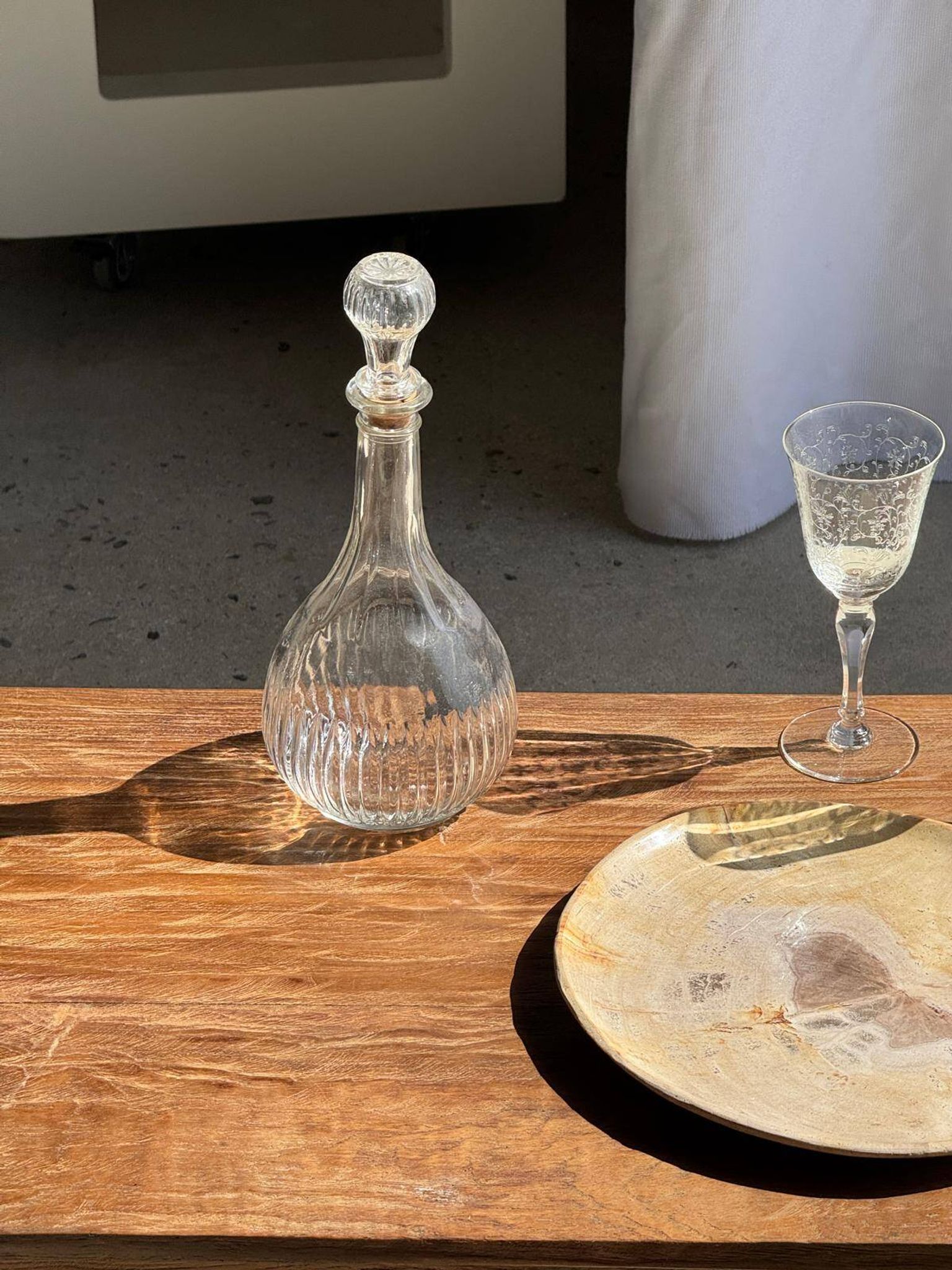 Petrified wood catchall or dish, beige with a brown spot in the centre, D24-27 -377.