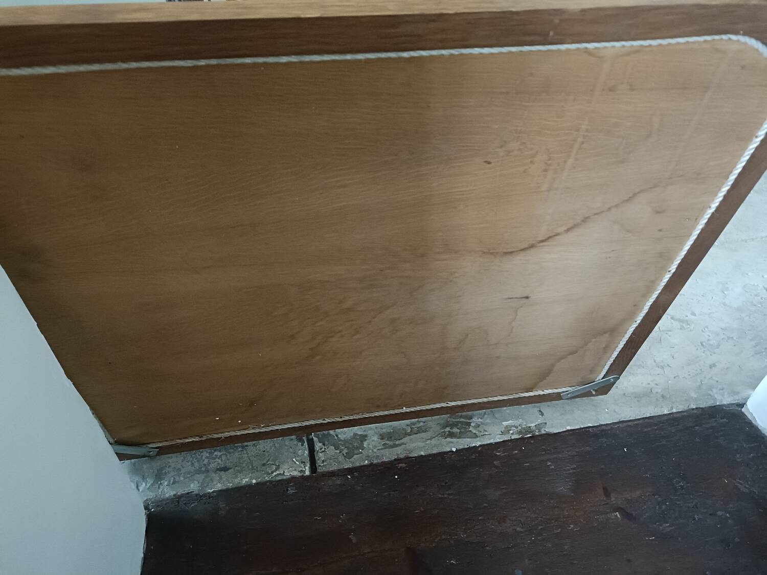 Beveled mirror in solid wood