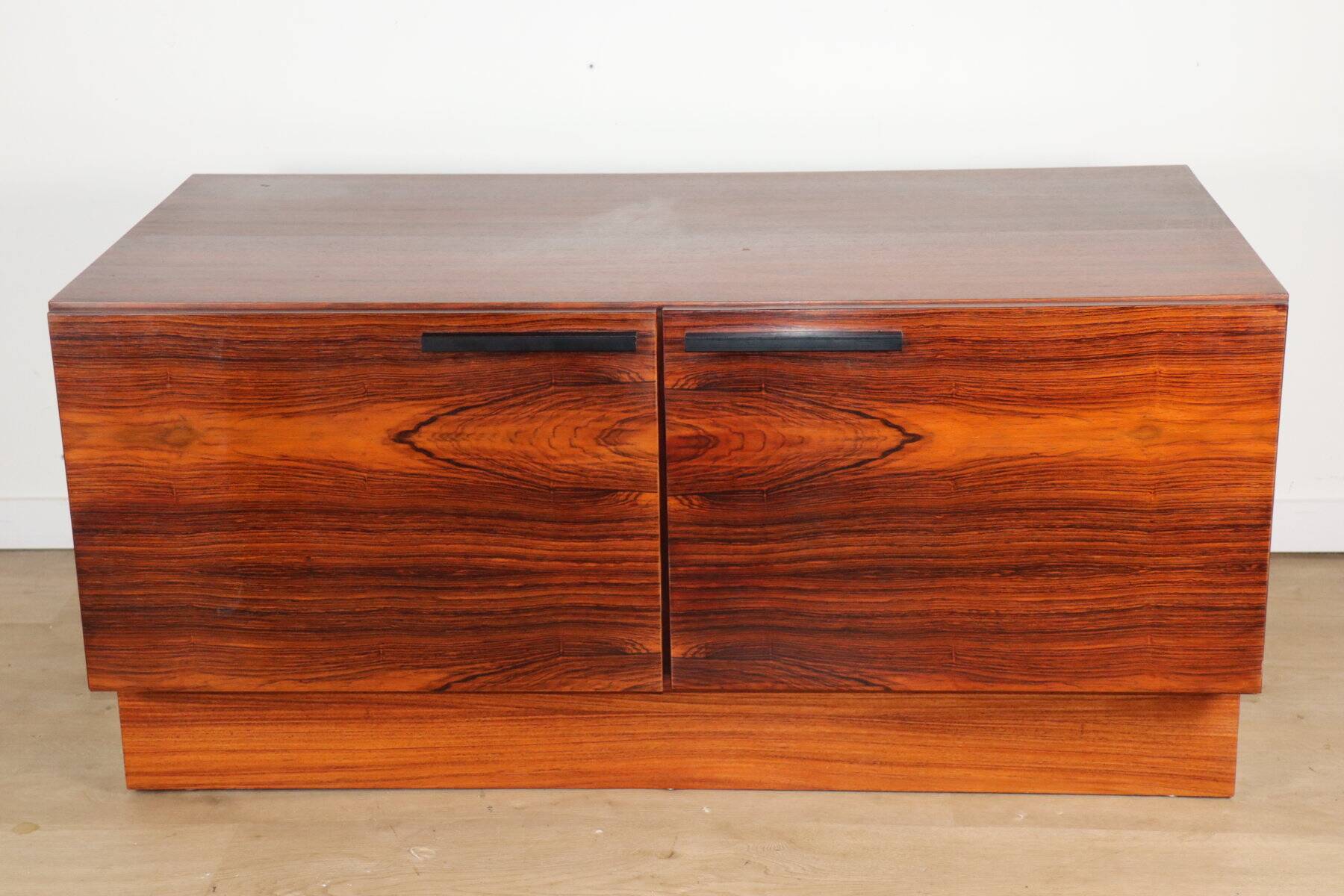 Low Scandinavian sideboard in rosewood – Ib Kofod Larsen – Denmark 1960
