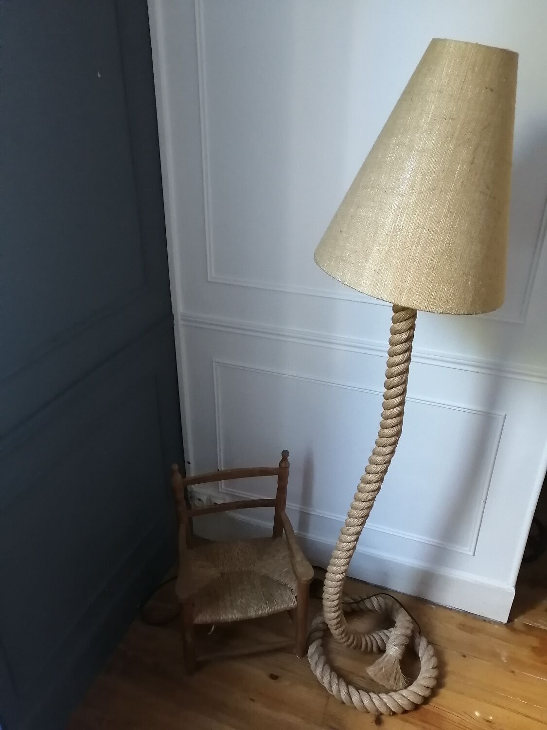 Rope floor lamp