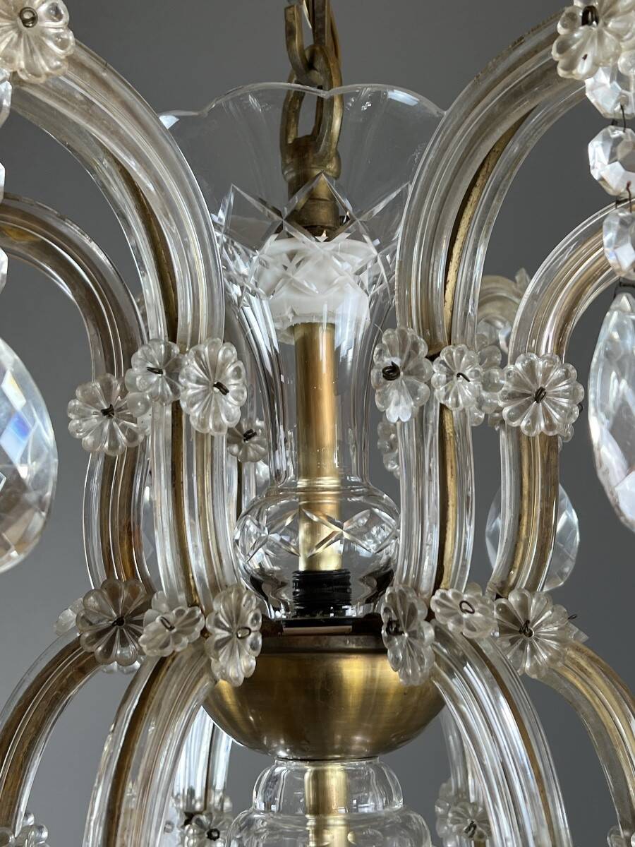 Large crystal chandelier with pendants, Louis XV style, 20th century.