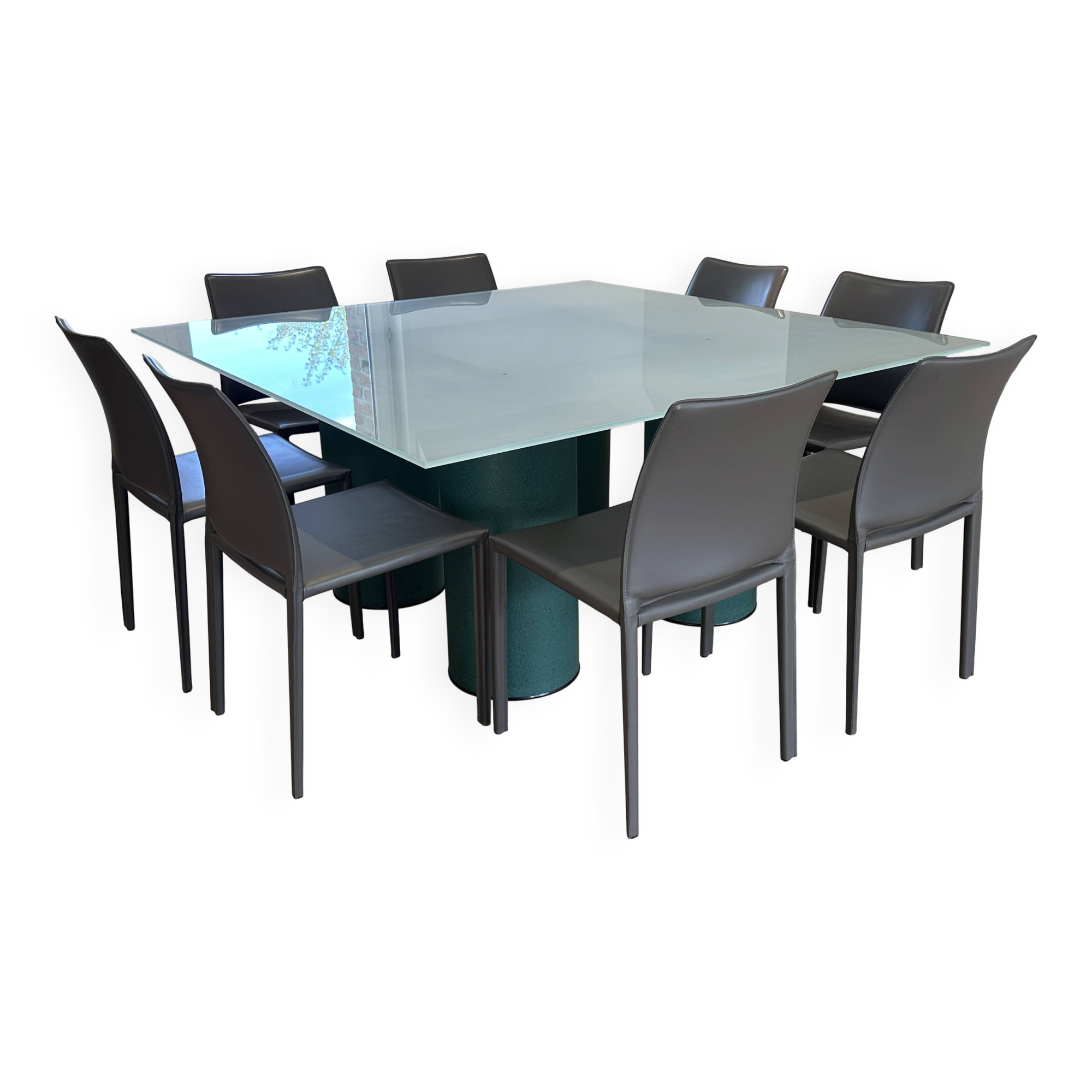 Table 160 × 160 inspiration Vignelli & 8 chaises cuir Gorini Divani
