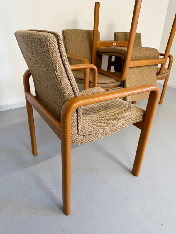 4 fauteuils accoudoir en hêtre et tissu  design des années 70 vintage