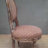 Chaise basse de style Louis XVI