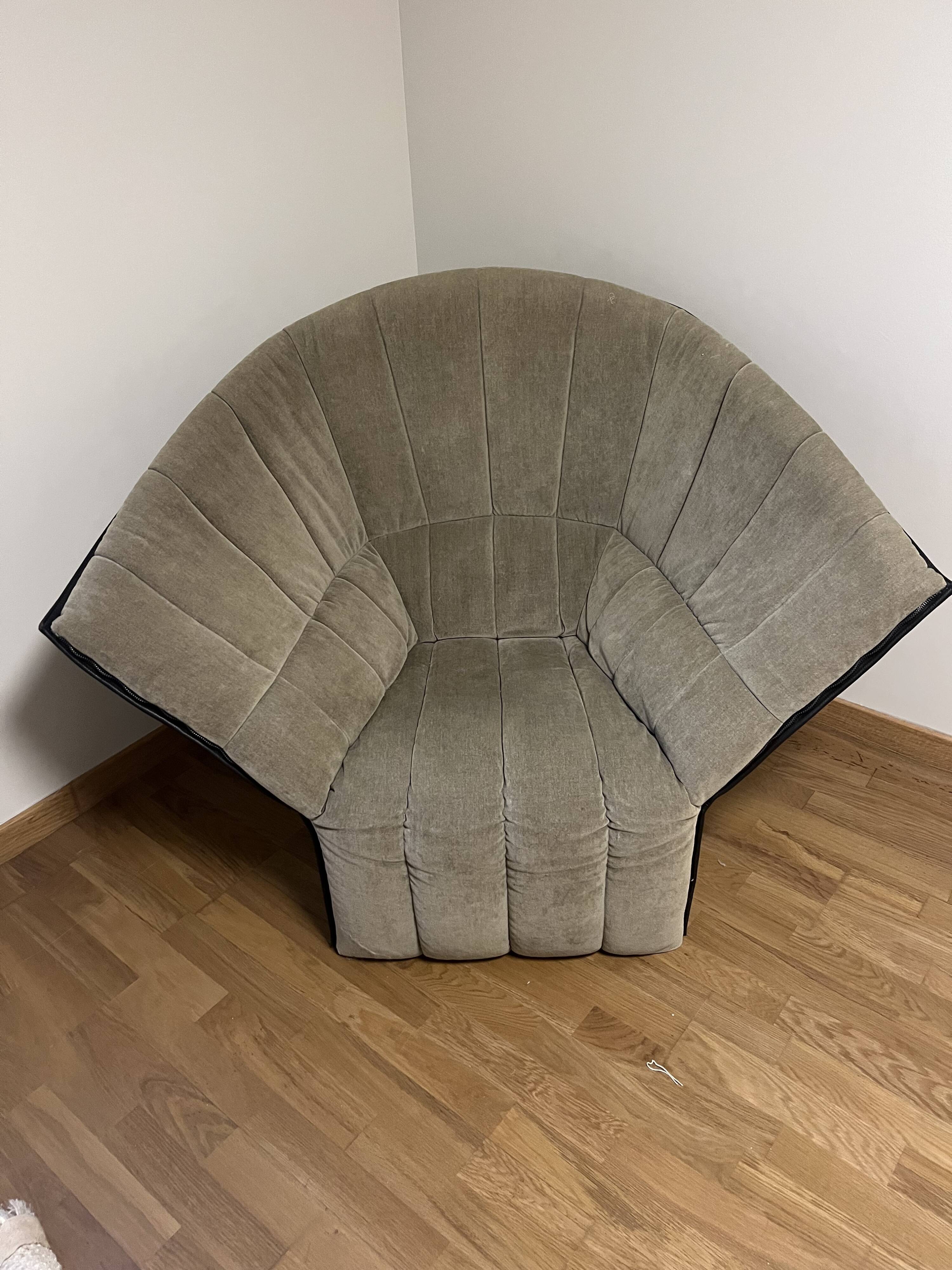 Moel armchair Ligne Roset