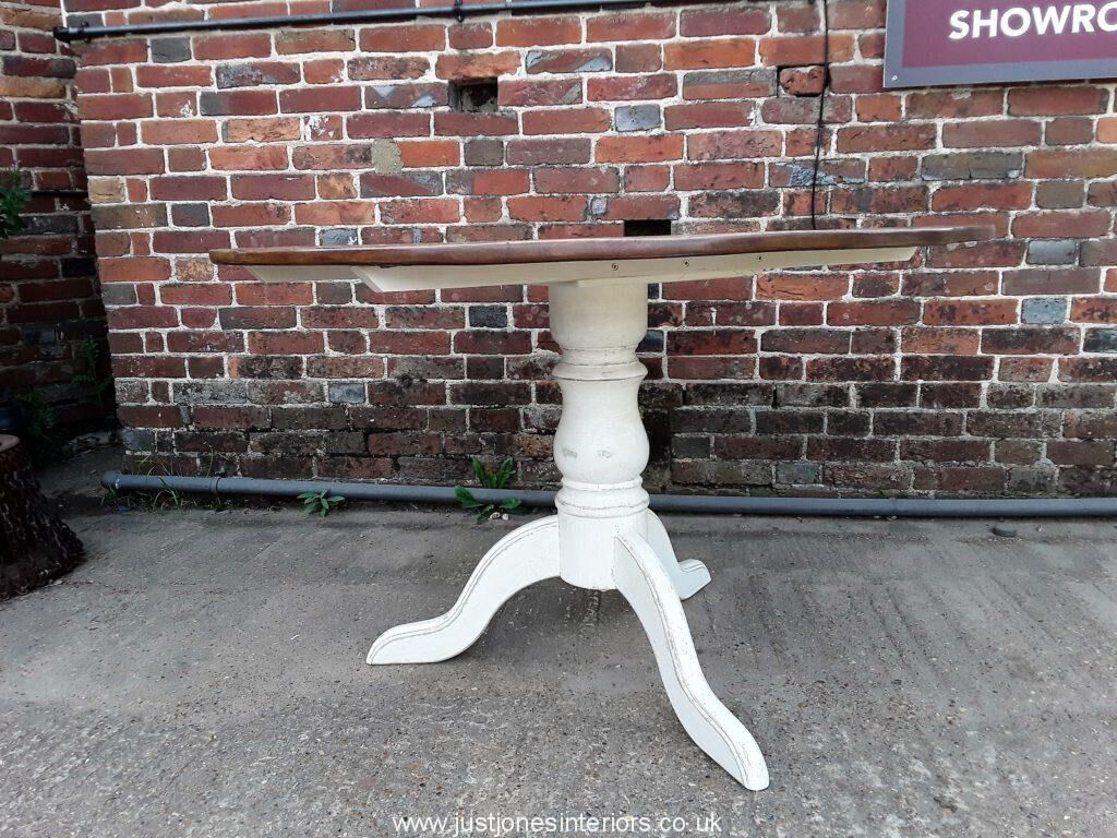 Pedestal table