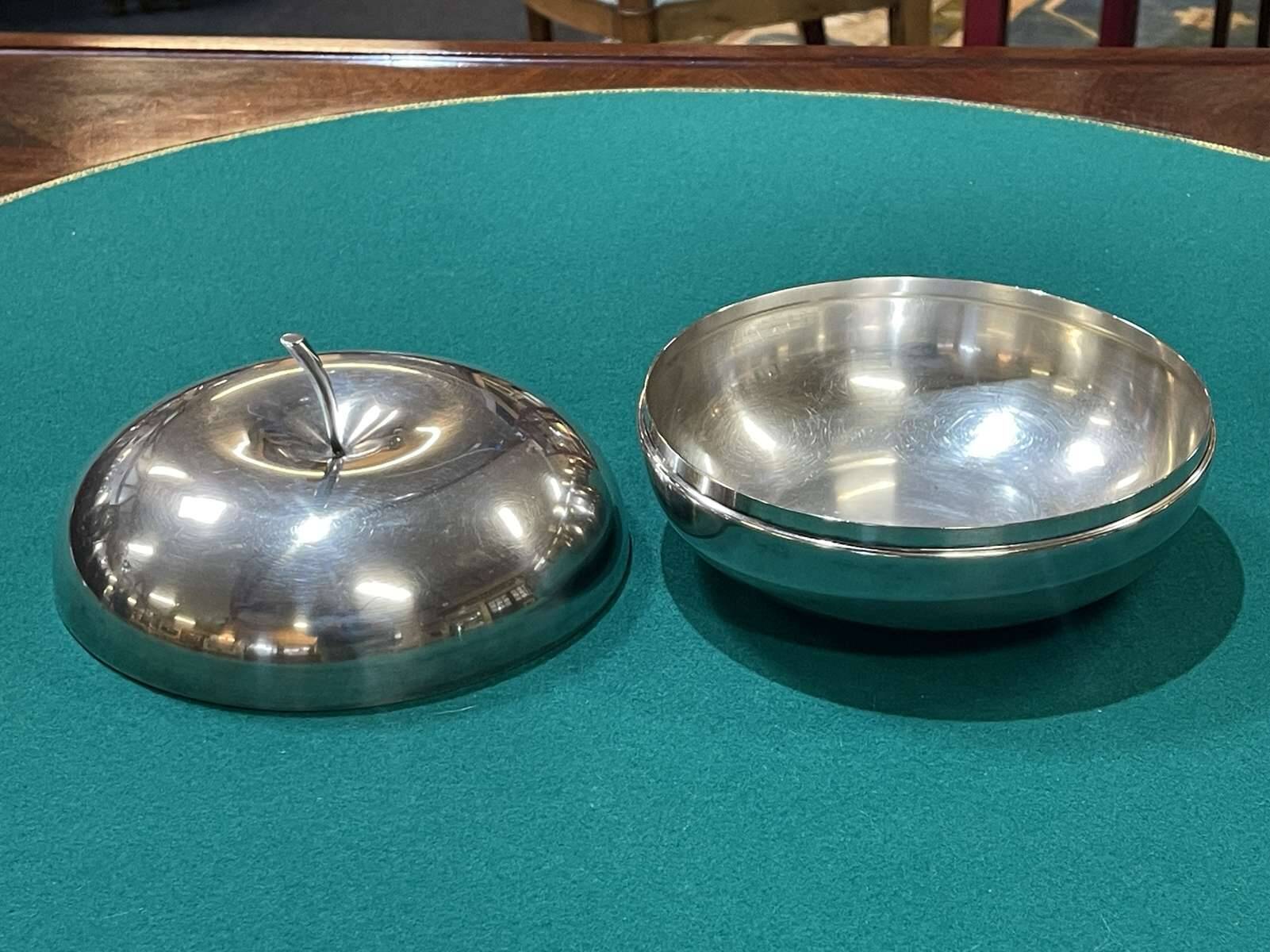 Round apple bonbonnière signed Christofle and attributed to Lino Sabattini.