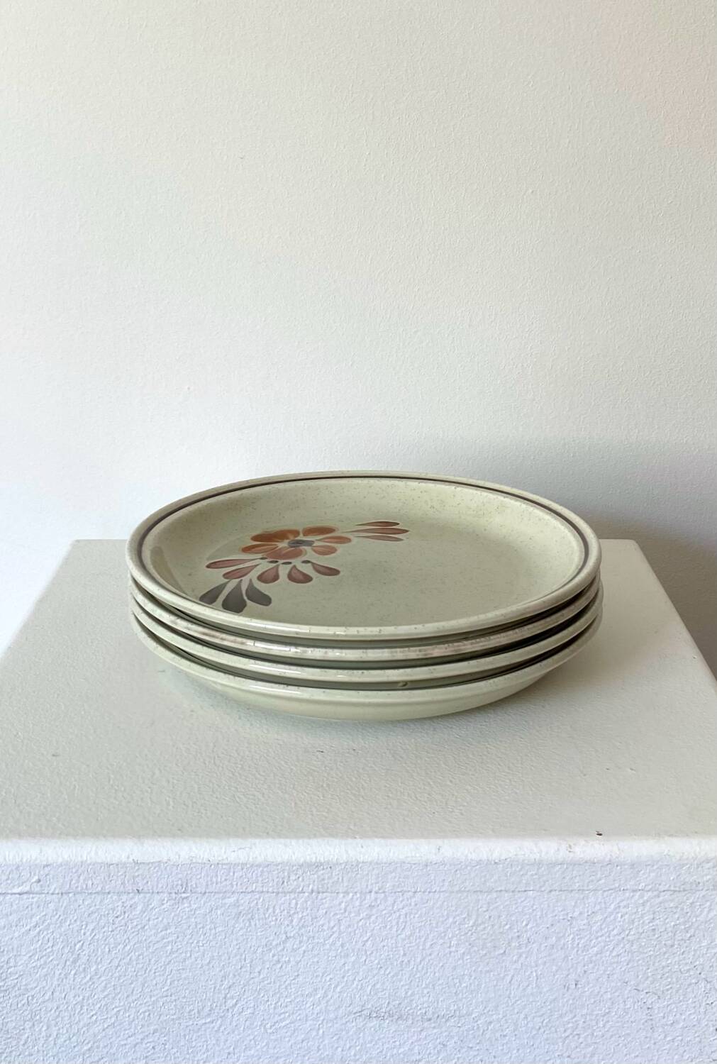 Set of 4 vintage dessert plates