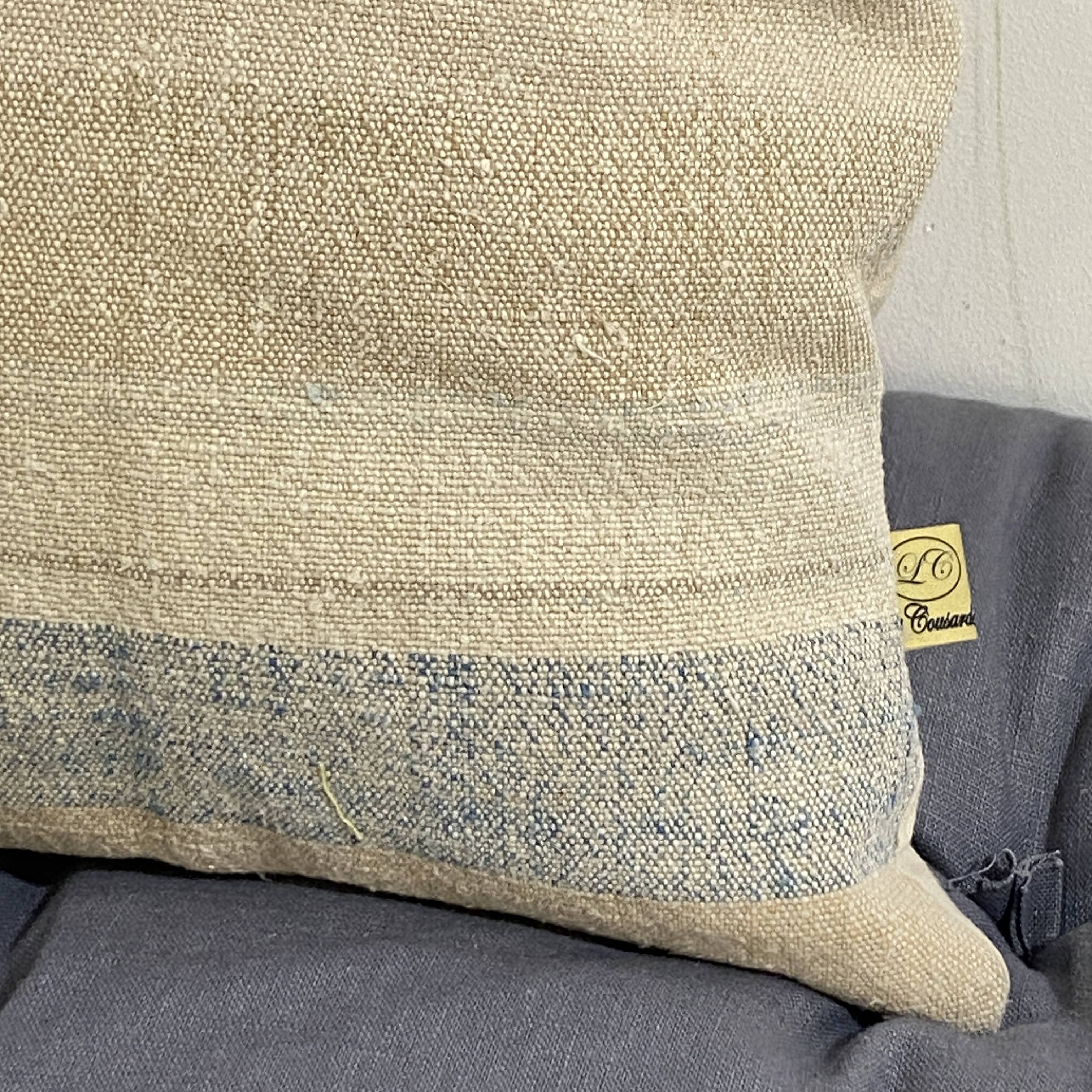 Coussin artisanal en toile ancienne style Kilim