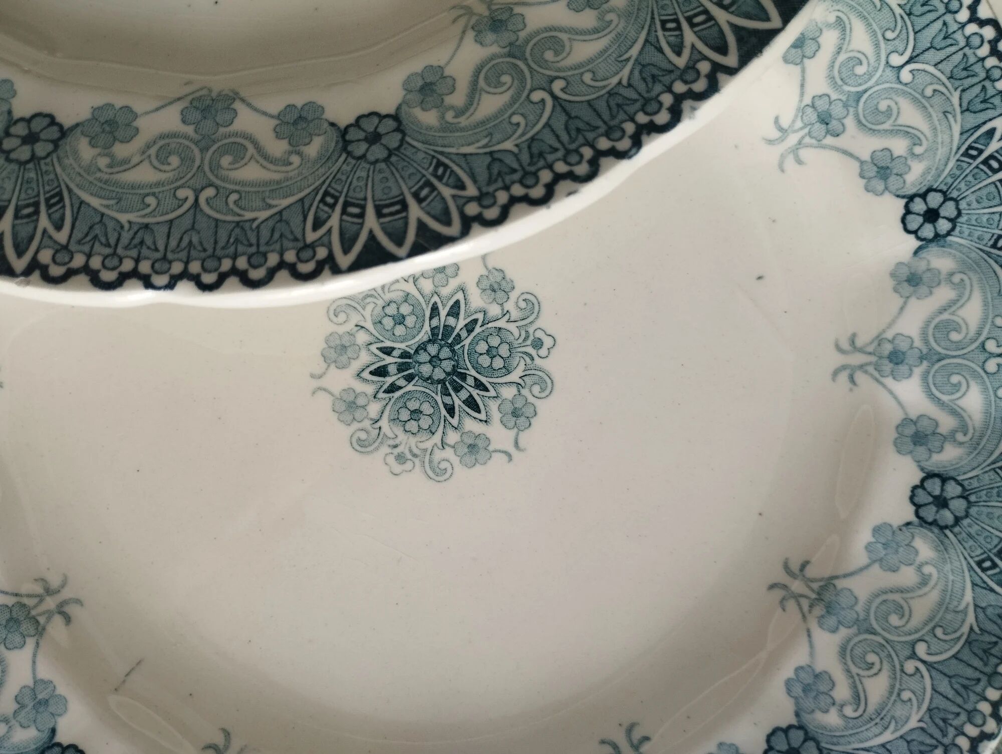 "Henriette" - 6 flat plates made of ironstone HB Choisy-le-Roi