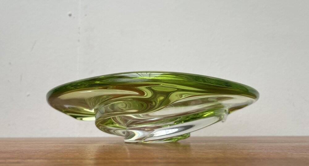 Mid-century modern crystal fruit bowl by Rene Delvenne for Val Saint Lambert, Belgium, 1960s.