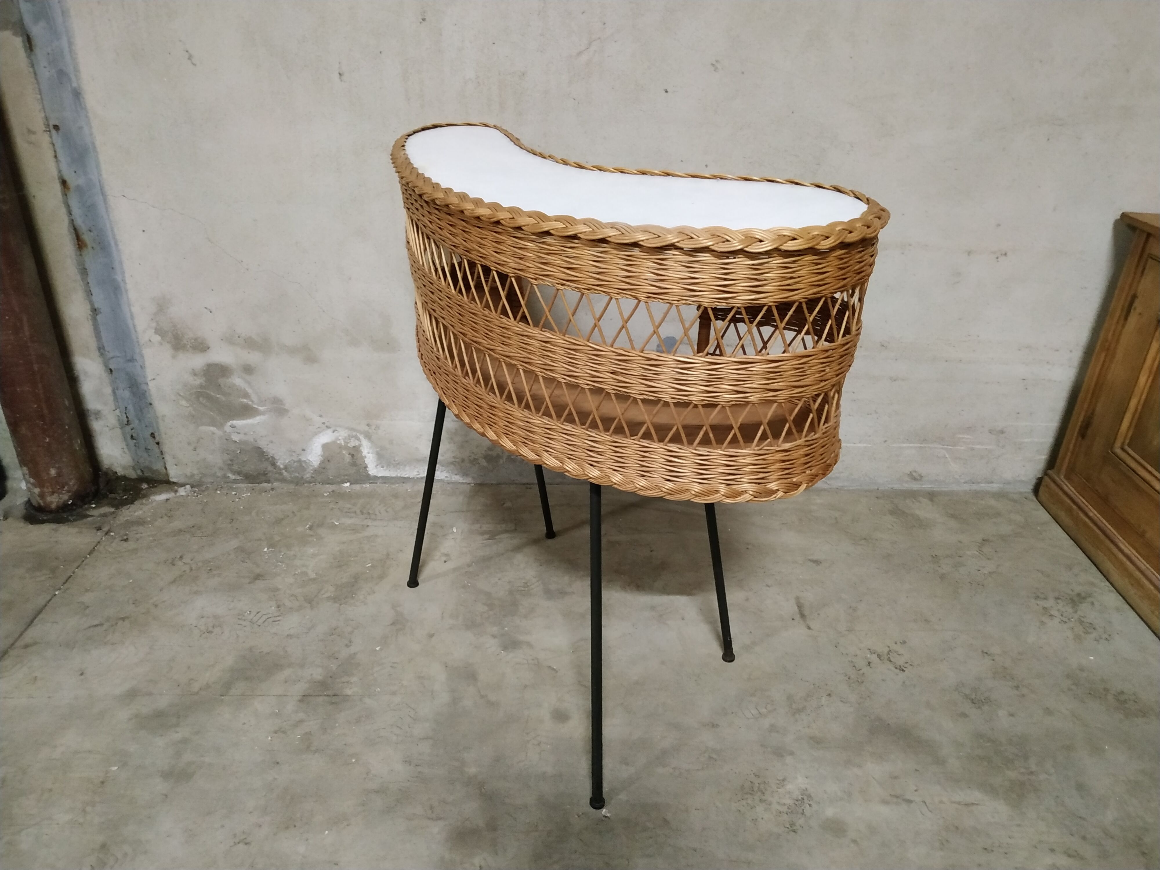 Rattan bean bar