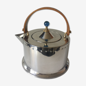 Théière kettle conçue par le designer danois carsten jorgensen en 1986