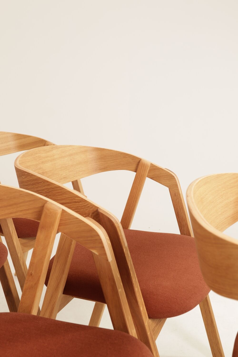Set of 6 Dining Chairs – Natural Oak & Terracota Upholstery