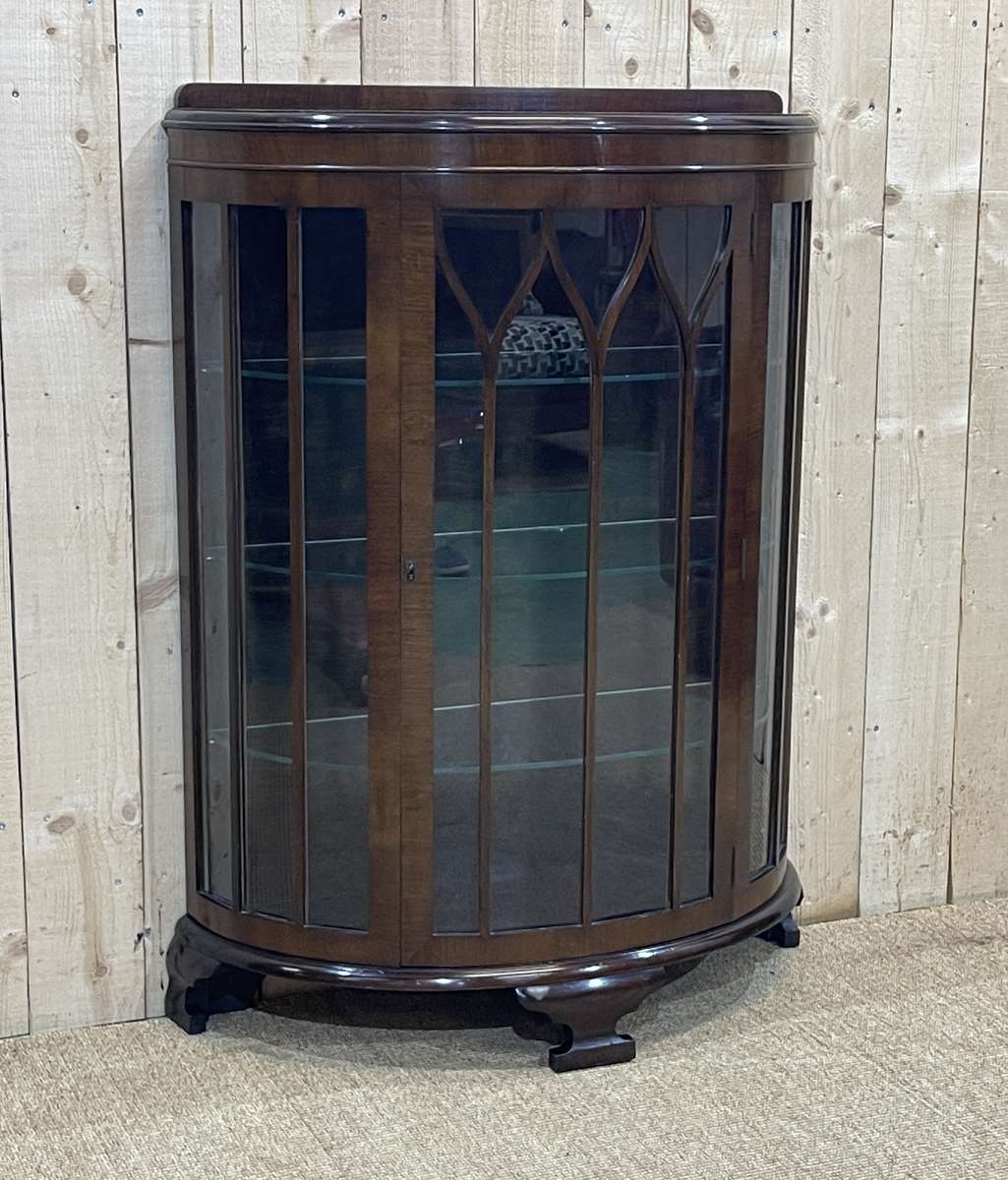 English mahogany showcase from the 1930s