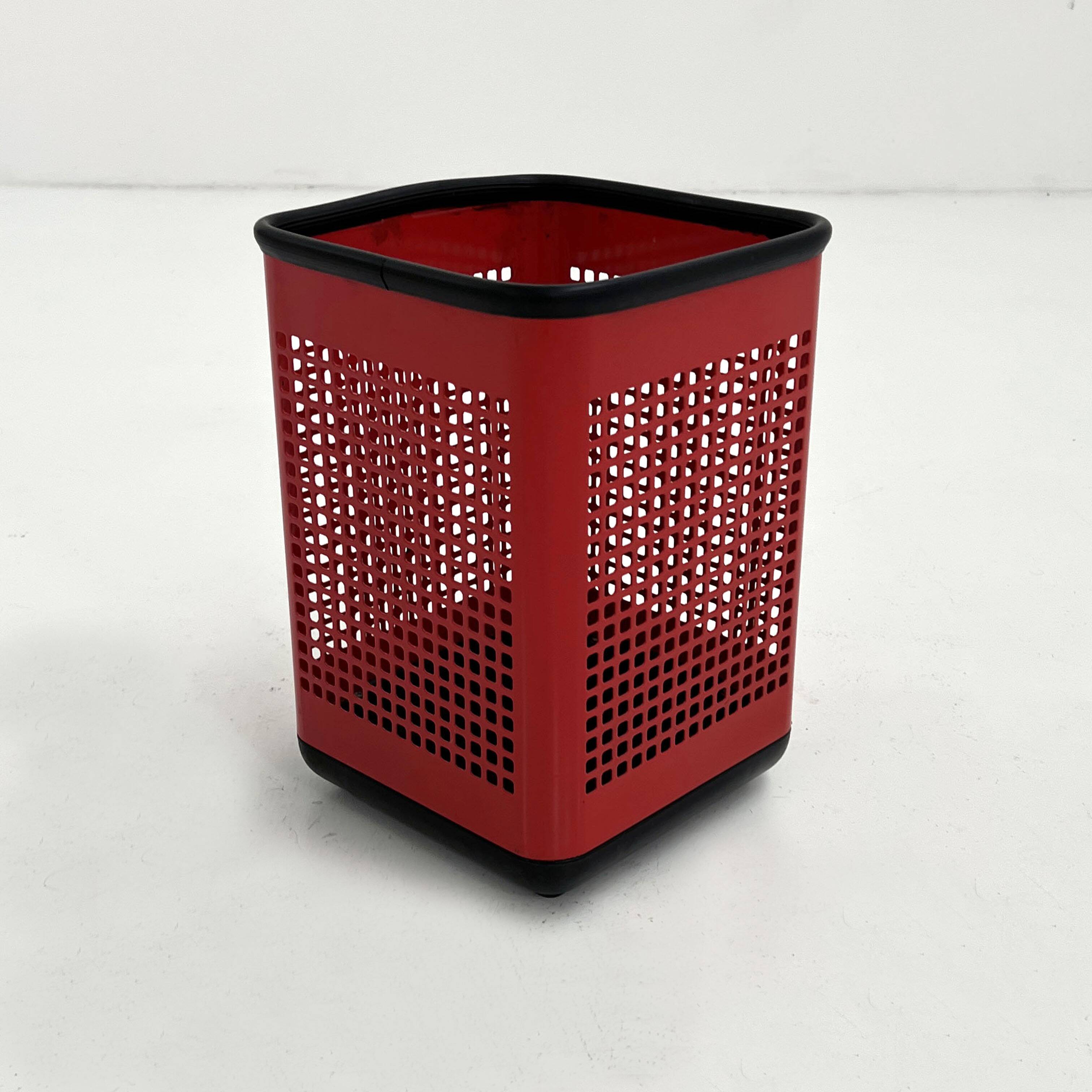 Corbeille à papier en métal rouge de Neolt, 1980